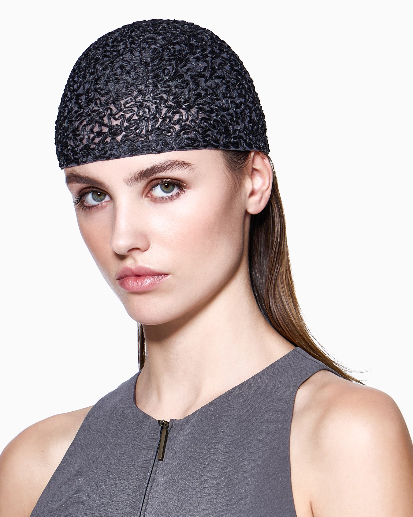 Tulle cap with Cornely embroidery Slide 3