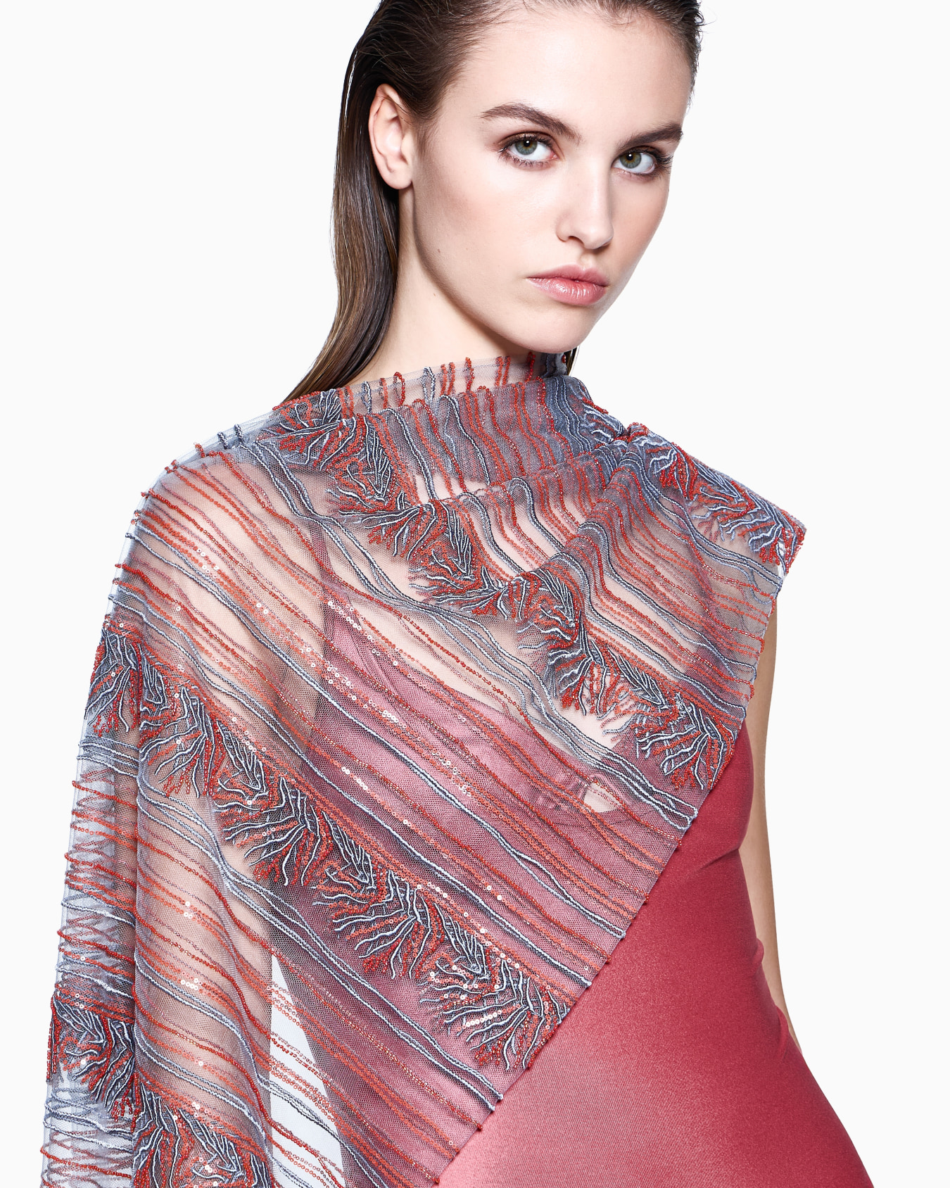 Estola de tul bordado Diapositiva 2