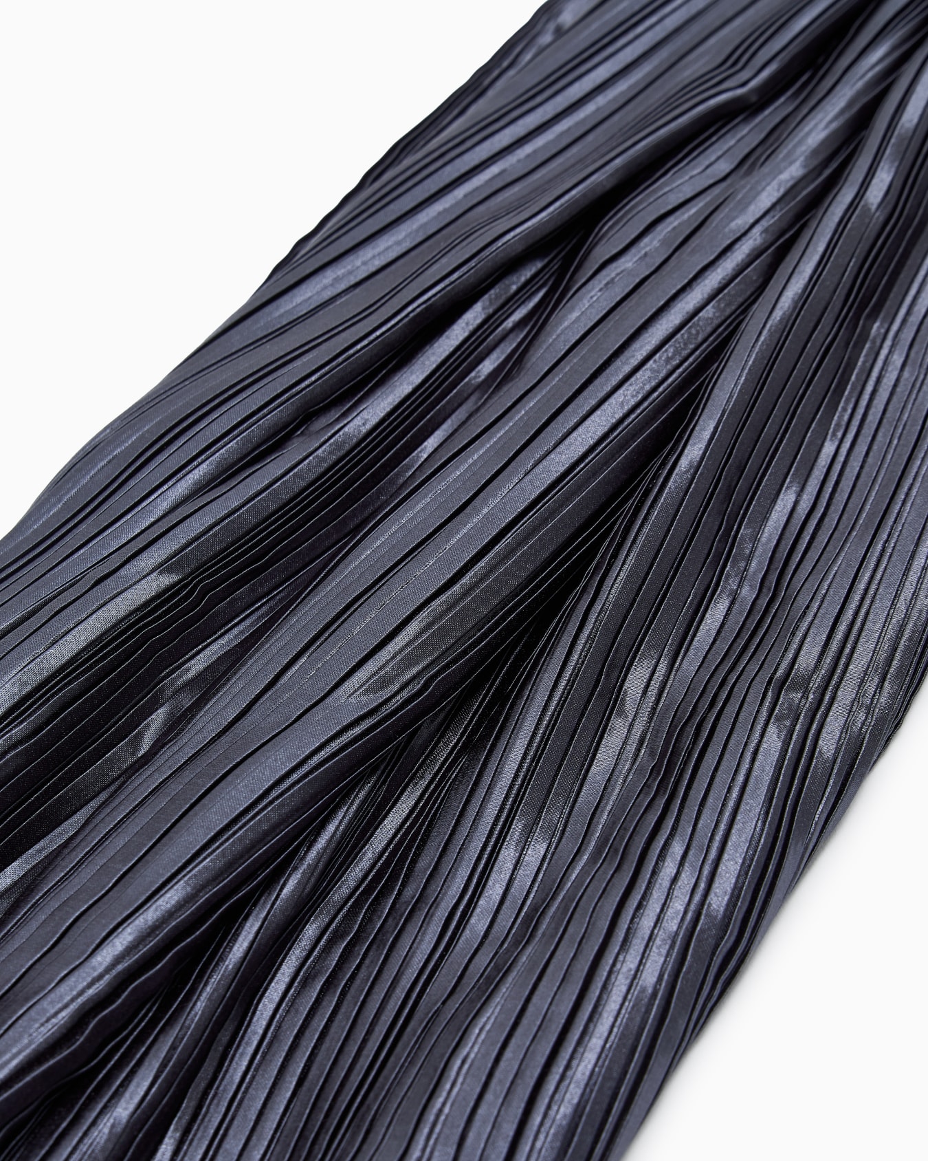 Stole in pleated fabric Slide 1