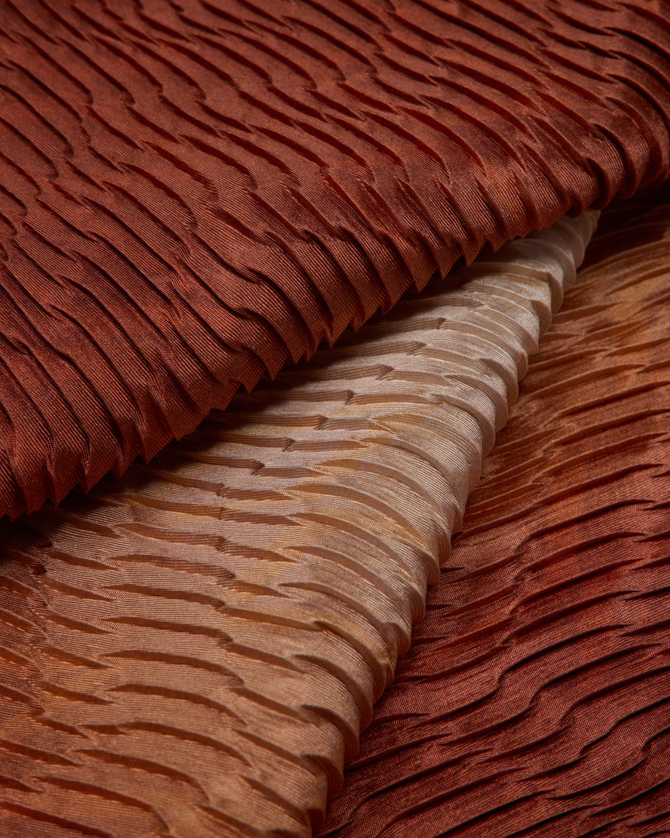 Estola de seda plisada Diapositiva 1