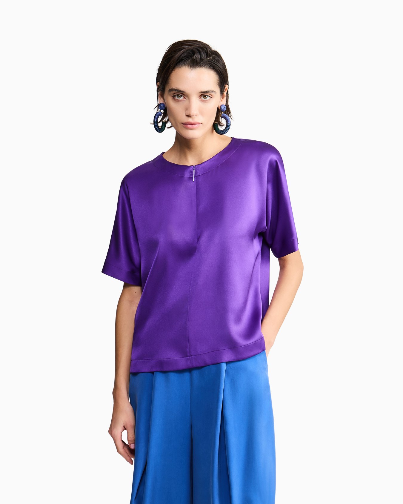 Short-sleeved shirt in double-faced silk satin Slide 3