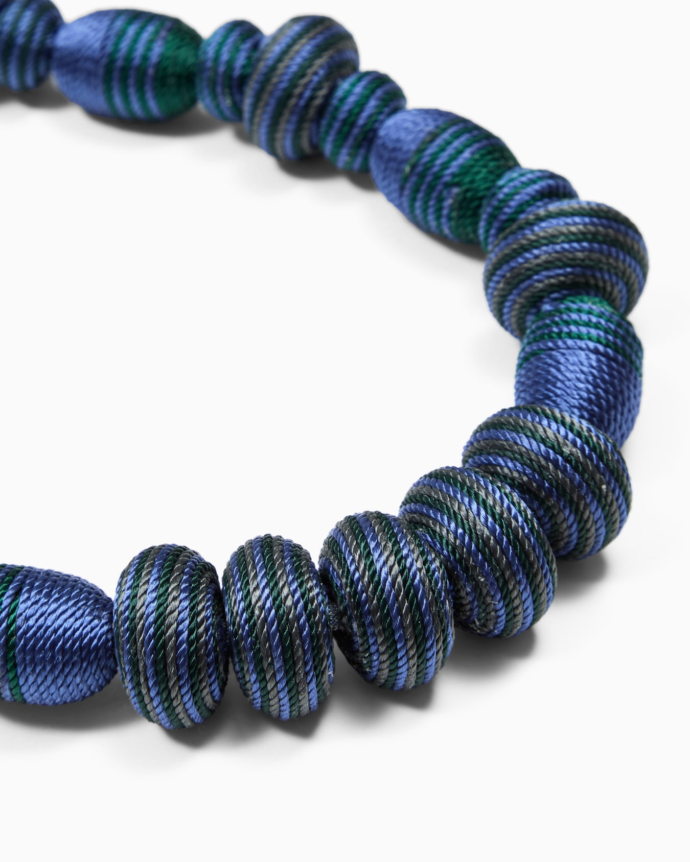 Tubular necklace in a viscose blend Slide 1