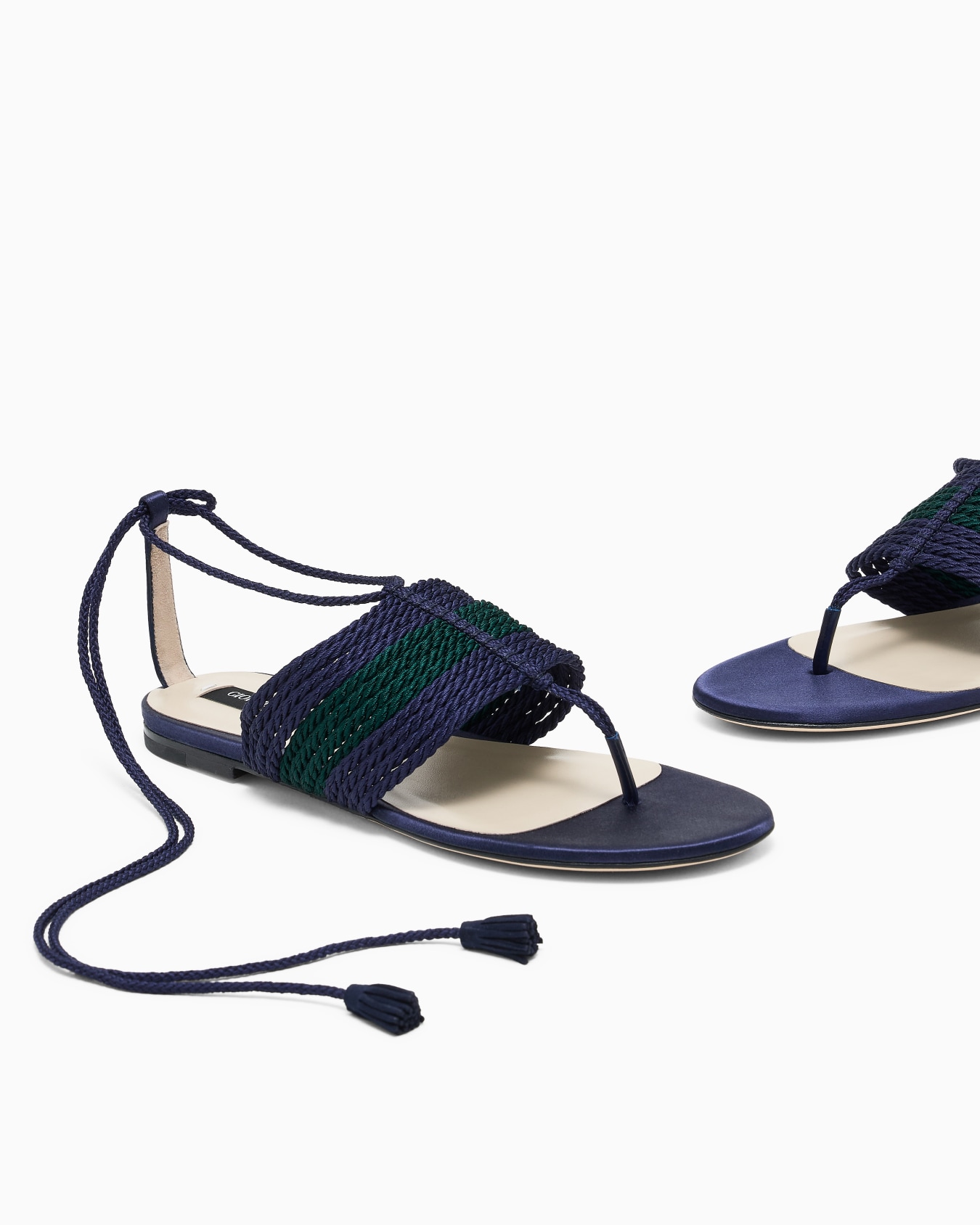 Flache Zehensandalen mit Paspelierung Folie 4