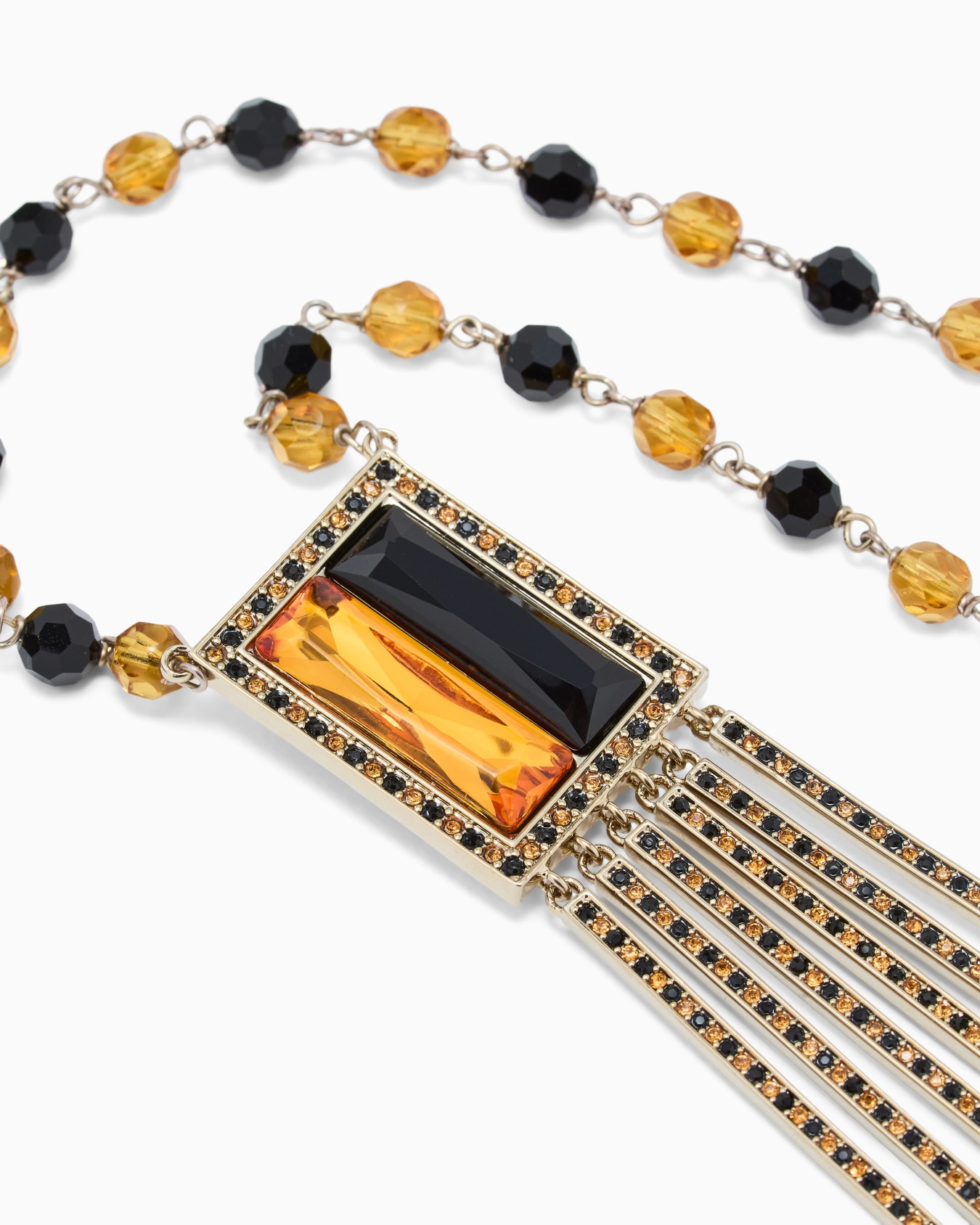 Long necklace with pendant element Slide 1