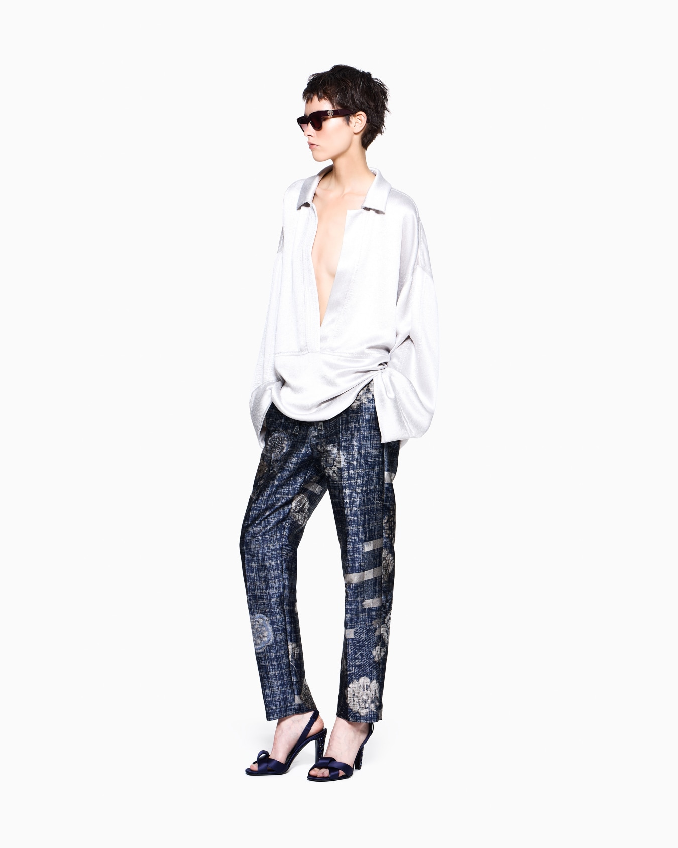 Pantaloni in jacquard misto seta con motivo floreale Slide 1