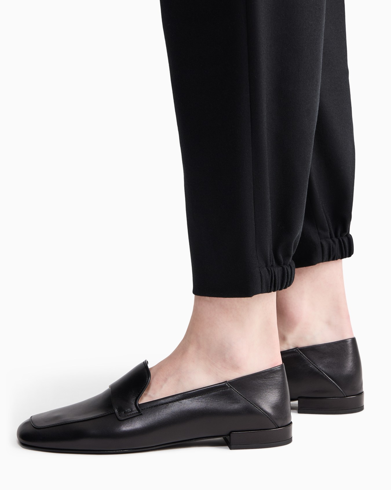 Regular fit pull-on trousers in wool and cashmere flannel Slide 6