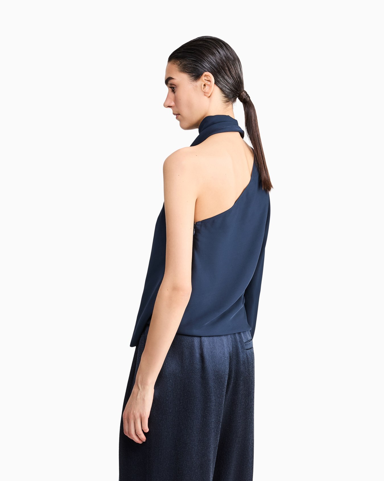 One-shoulder shirt in silk triple georgette with a sash Slide 5
