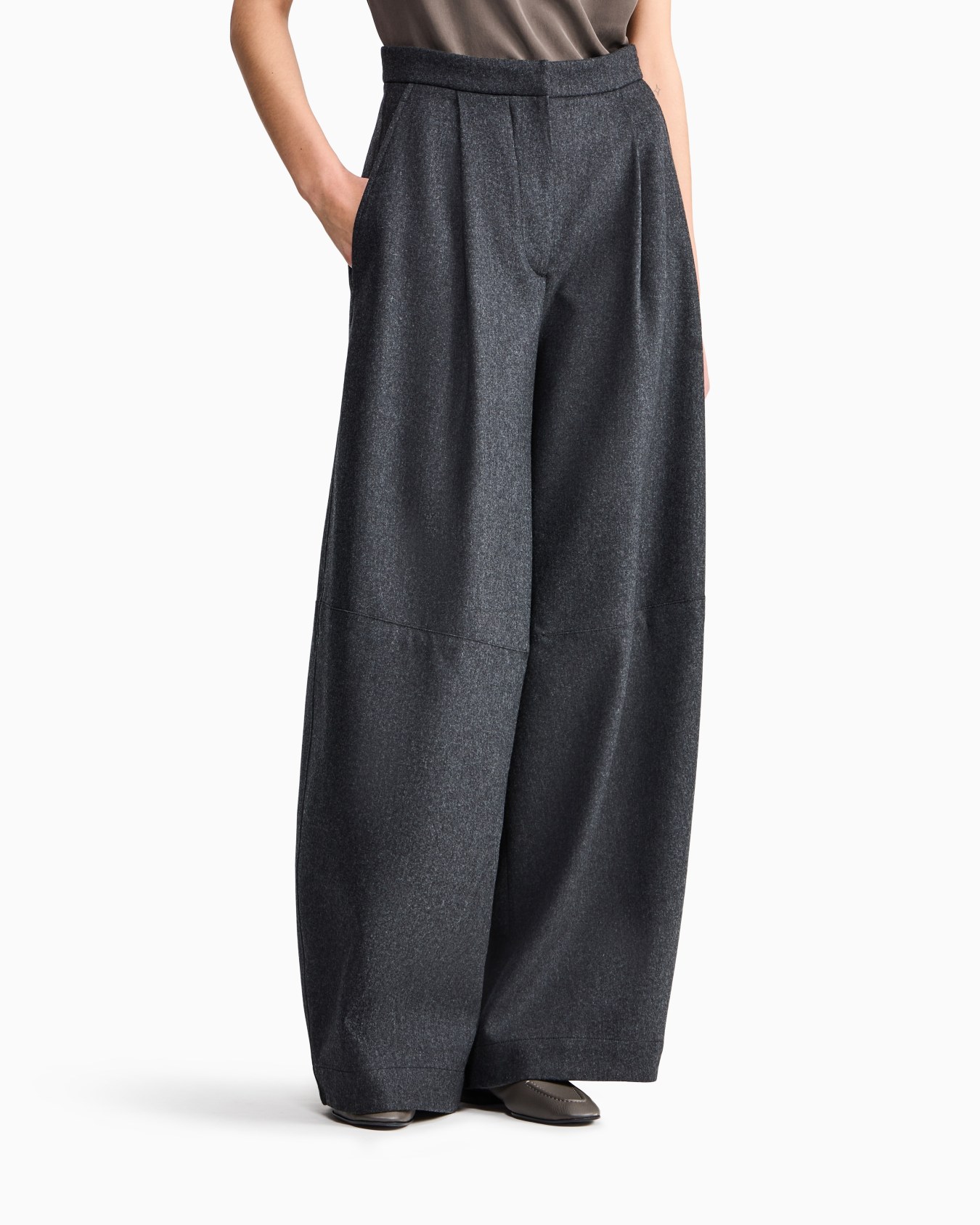 Wide-leg trousers in bonded wool and cashmere flannel Slide 3