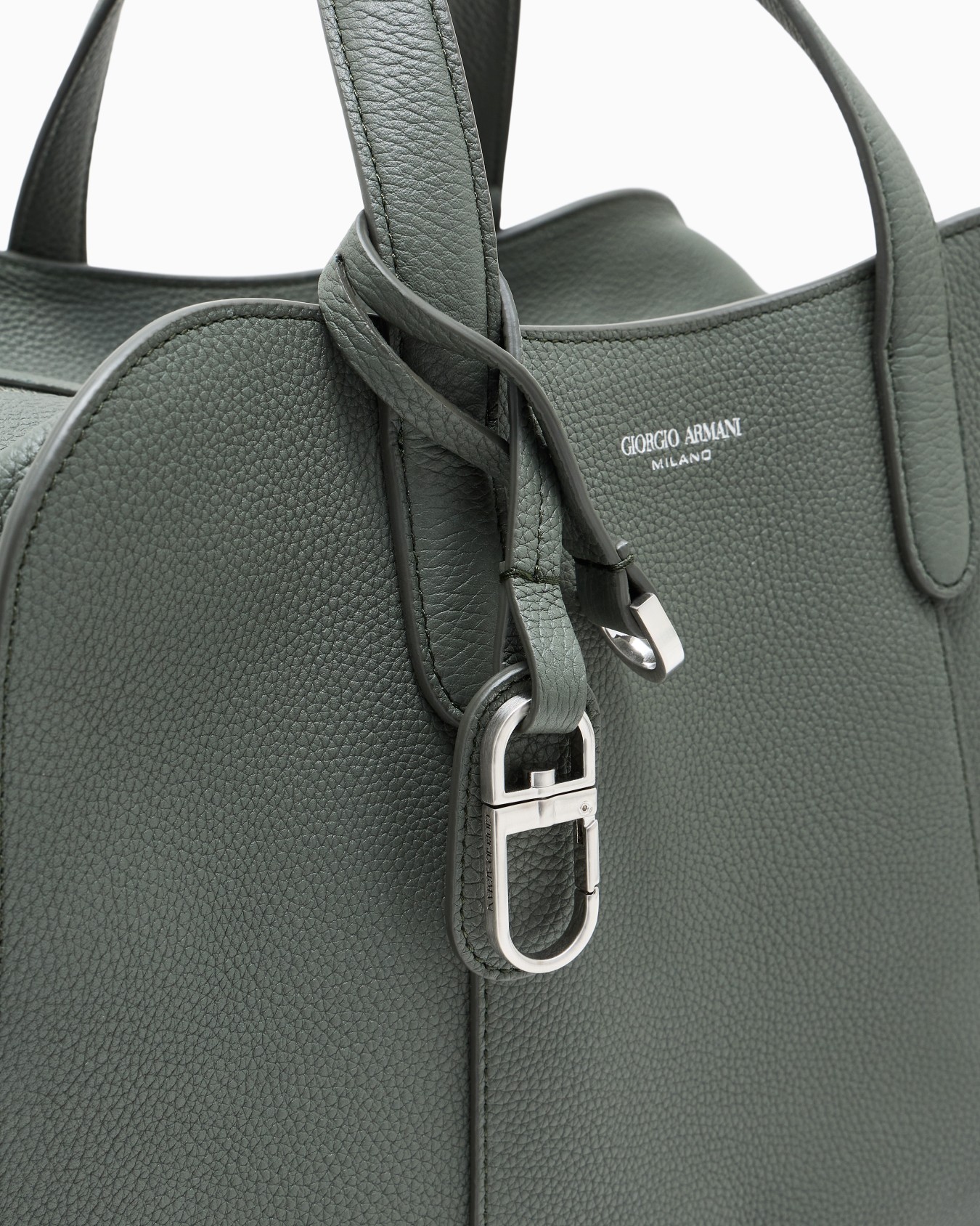 Handbag in grained leather Slide 5