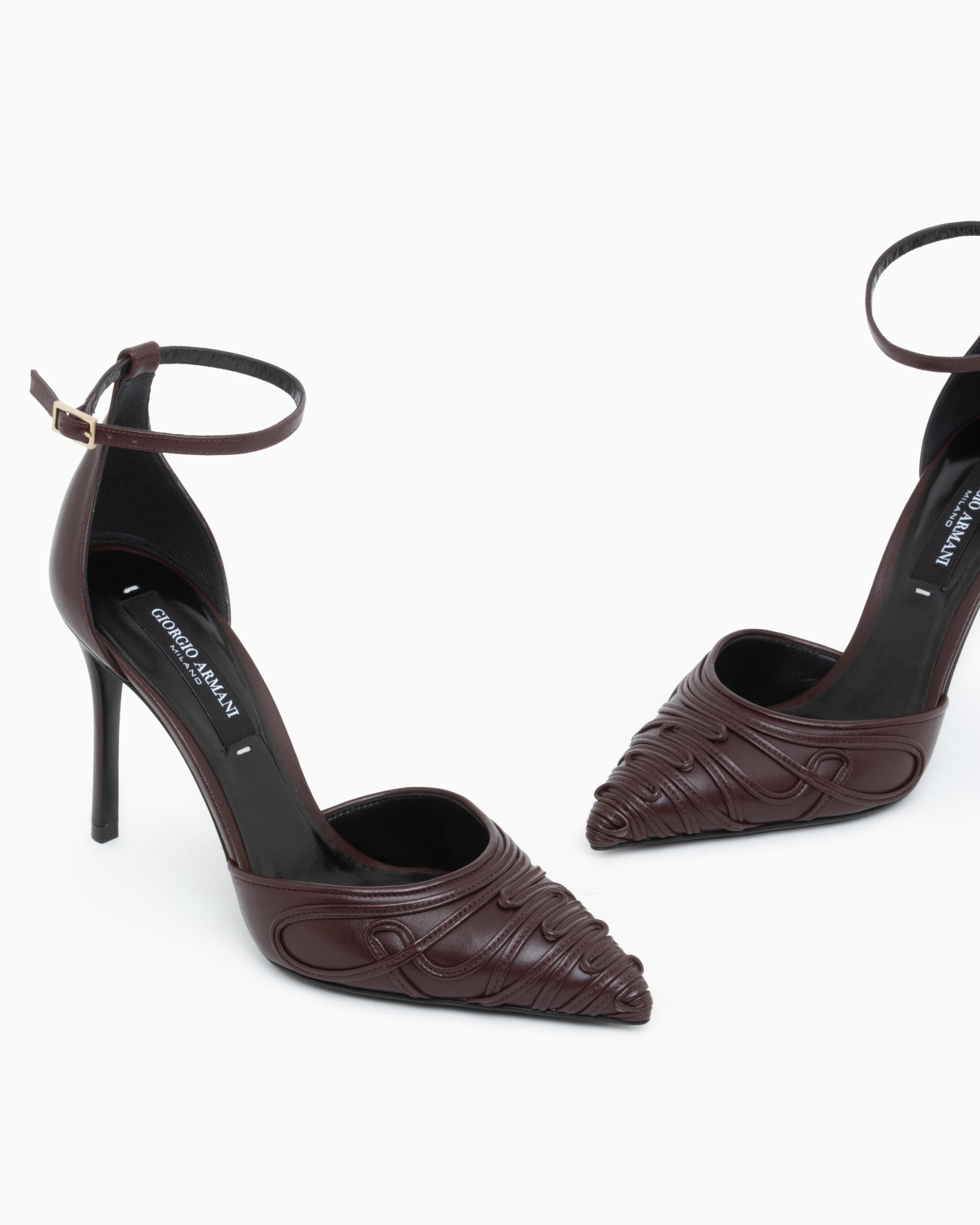 Riemchenpumps aus Leder mit spitzer Kappe und Ziernähten Folie 4