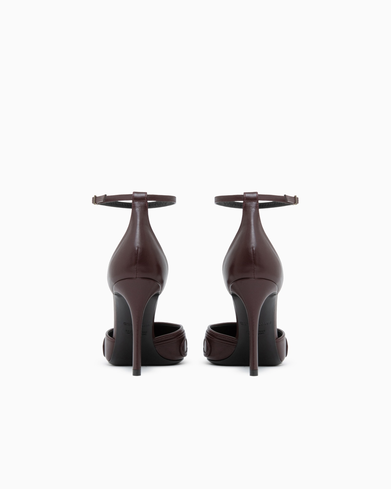 Riemchenpumps aus Leder mit spitzer Kappe und Ziernähten Folie 3