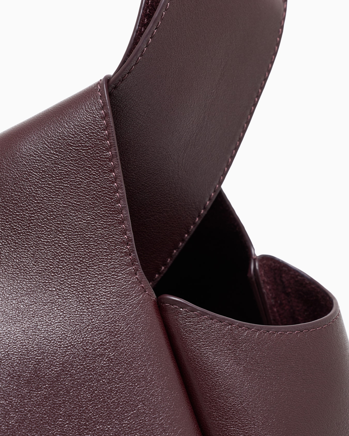Handbag in nappa leather Slide 5