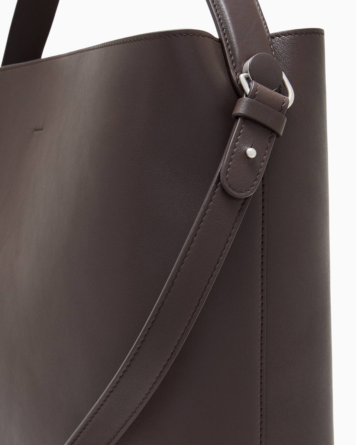 Shoulder bag in leather with split leather lining Slide 8