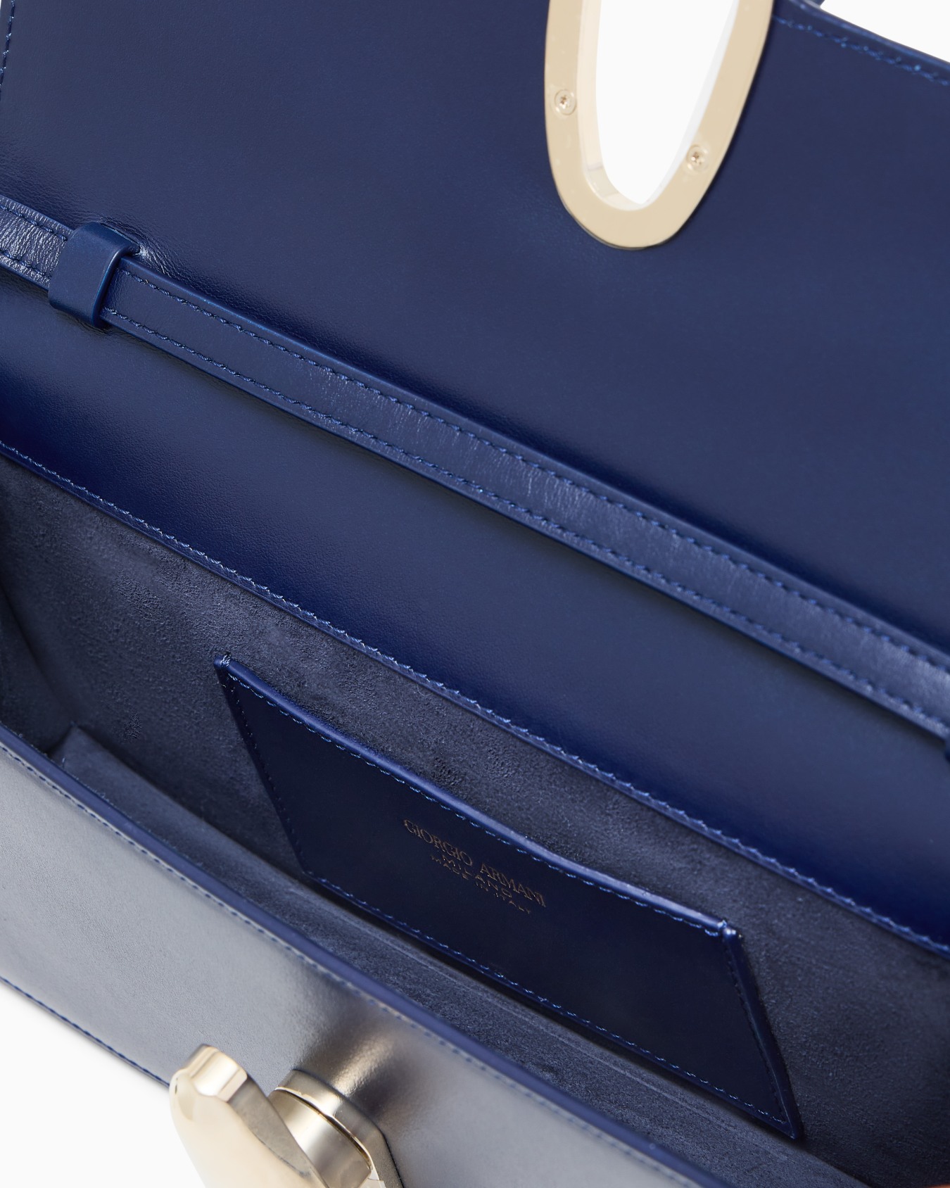 Glänzende Lederclutch mit Drehverschluss und Schulterriemen Folie 3