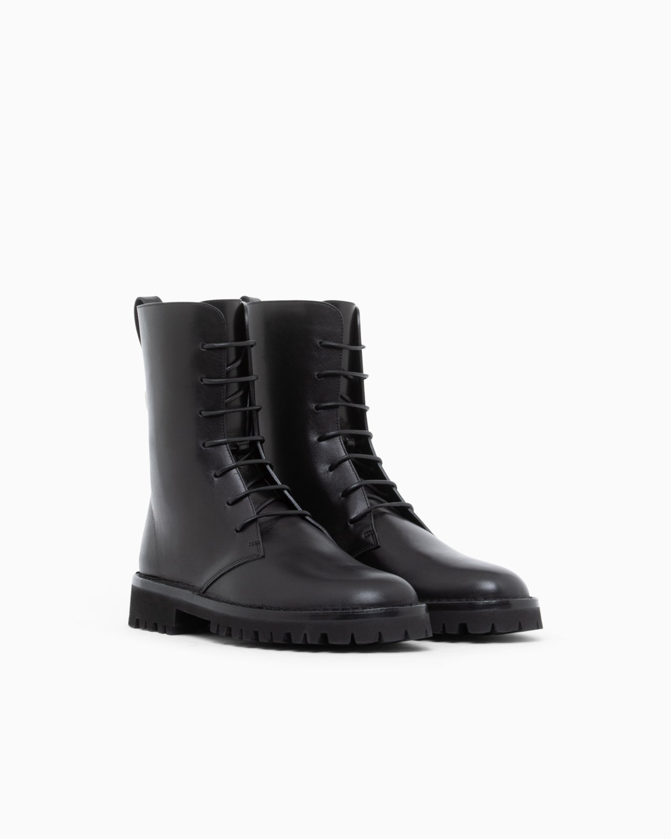 Boot leather upper with cushioned sole Slide 1