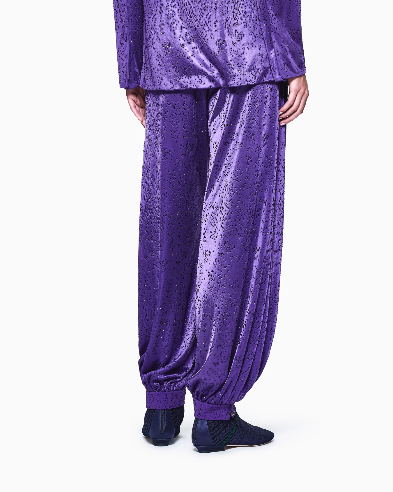 Viscose jersey trousers with rhinestones Slide 2