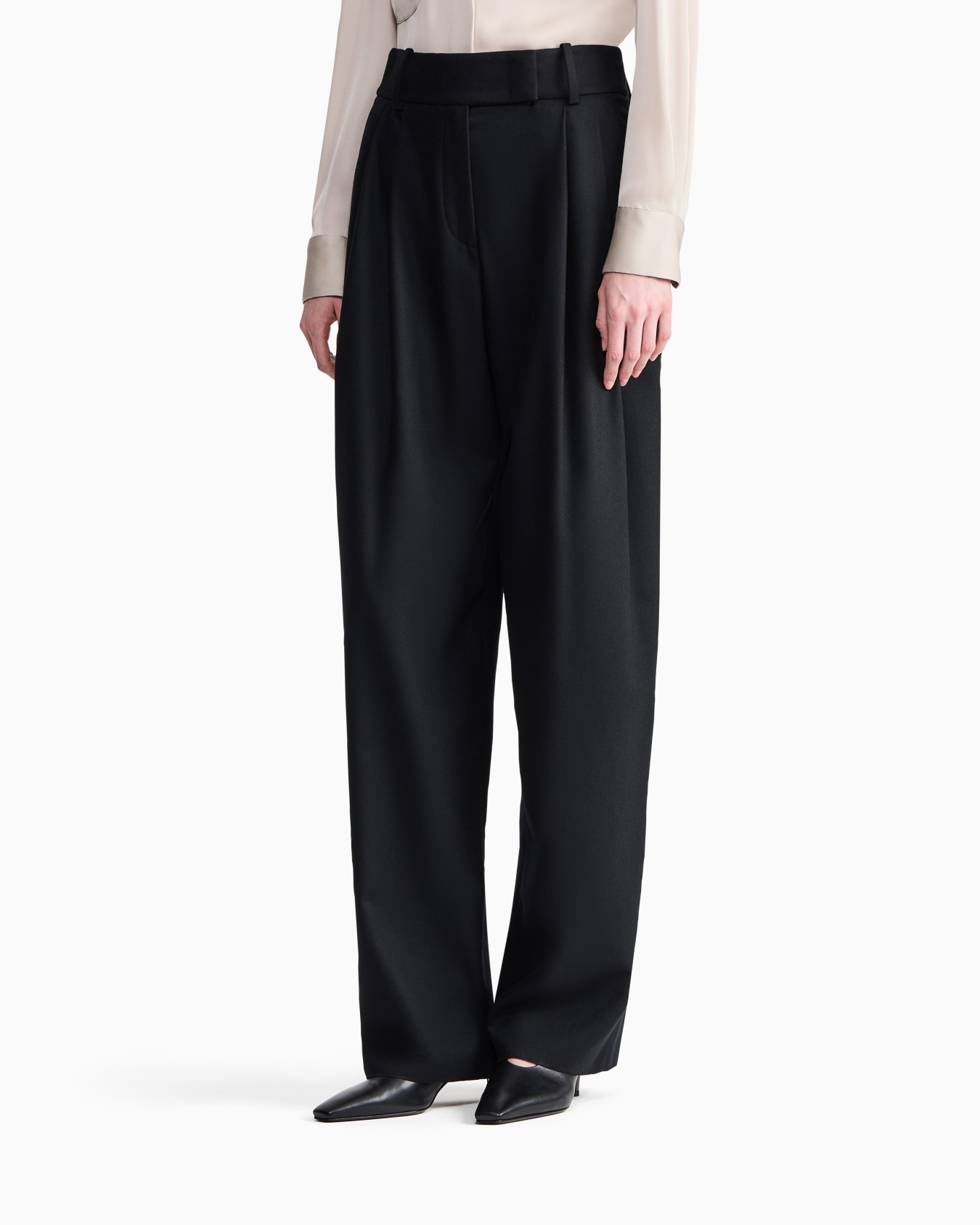 Wide-leg trousers in wool and cashmere flannel with pleats Slide 3