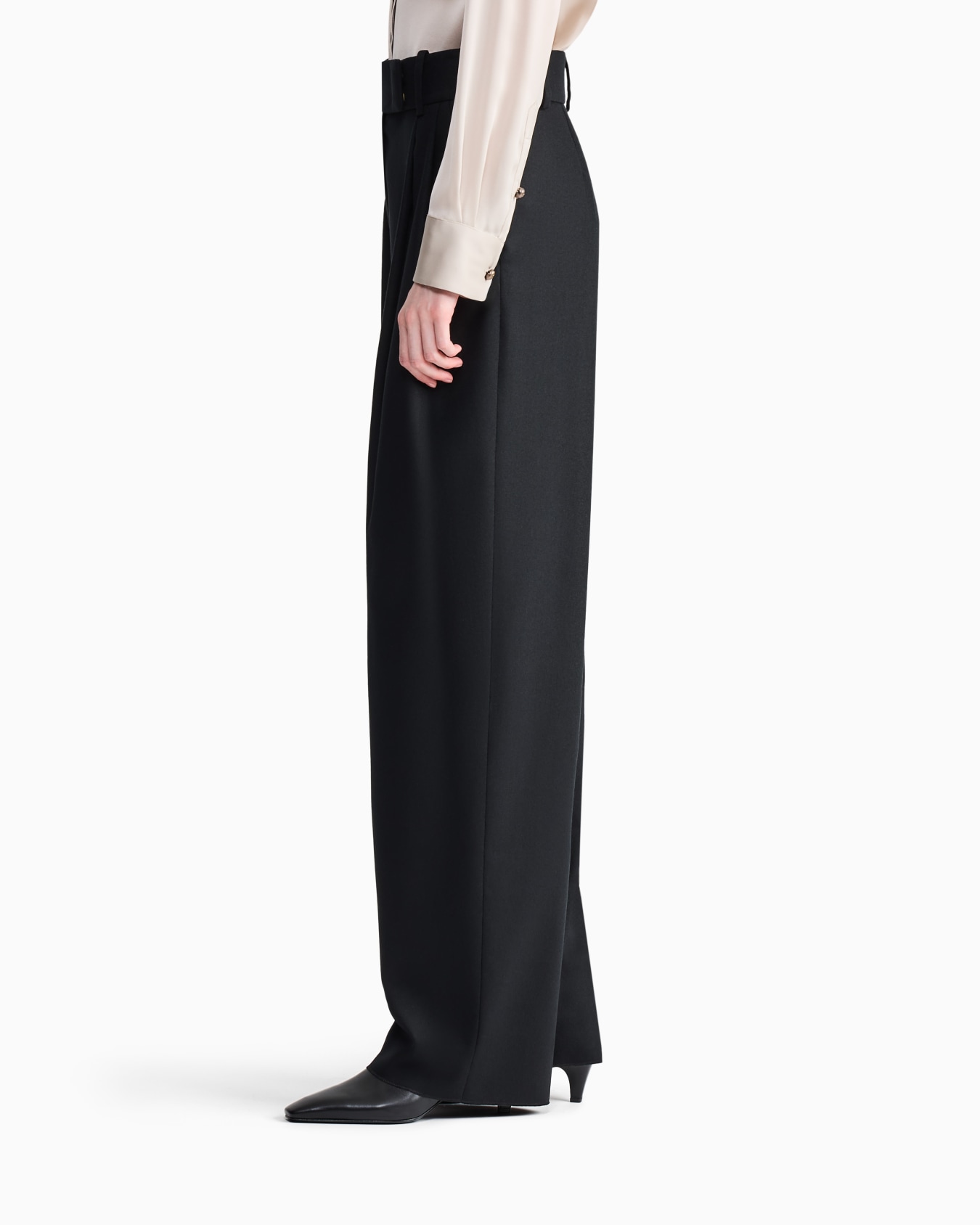 Wide-leg trousers in wool and cashmere flannel with pleats Slide 7
