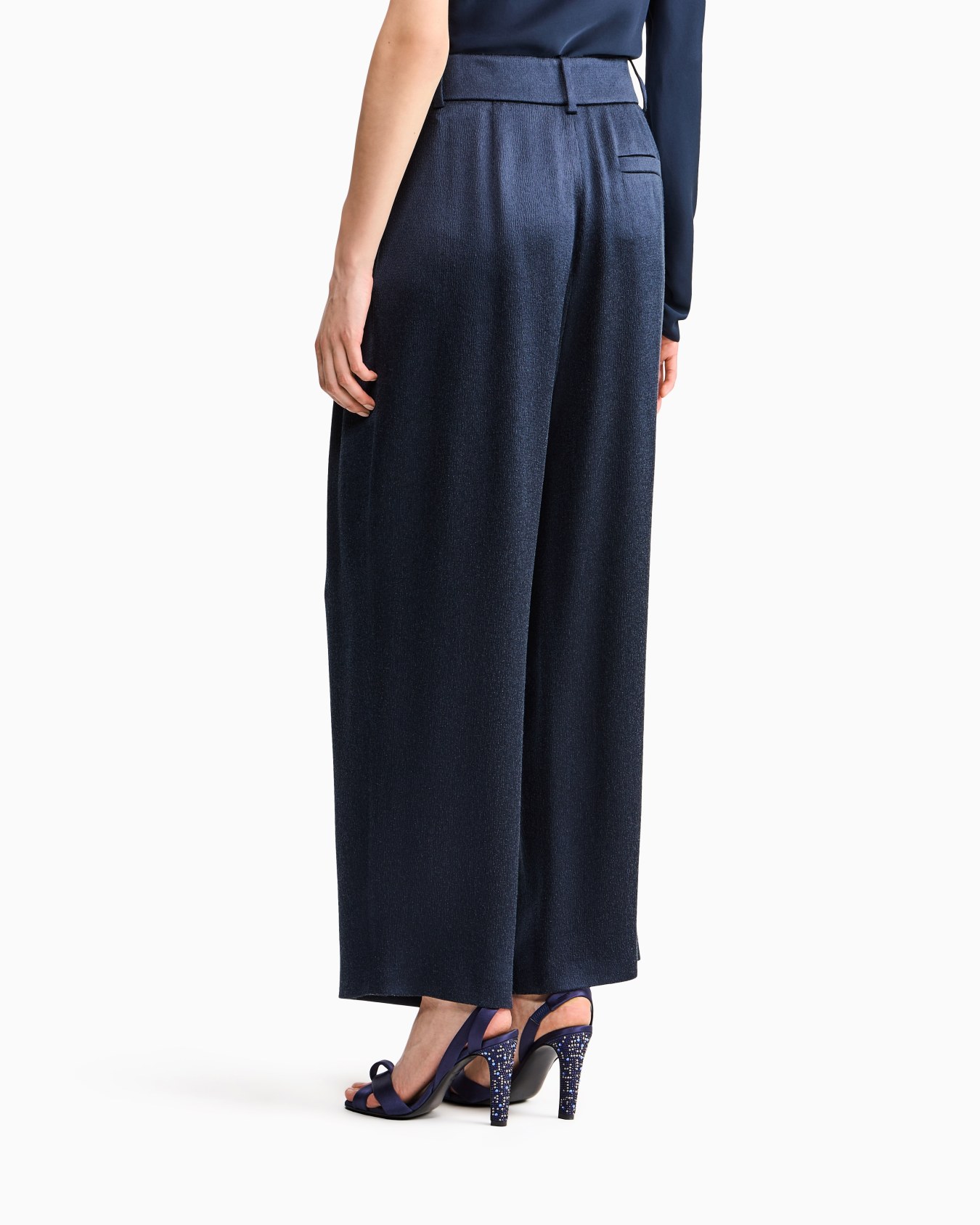 Trouser wide leg with two pleats in hammered satin Slide 5