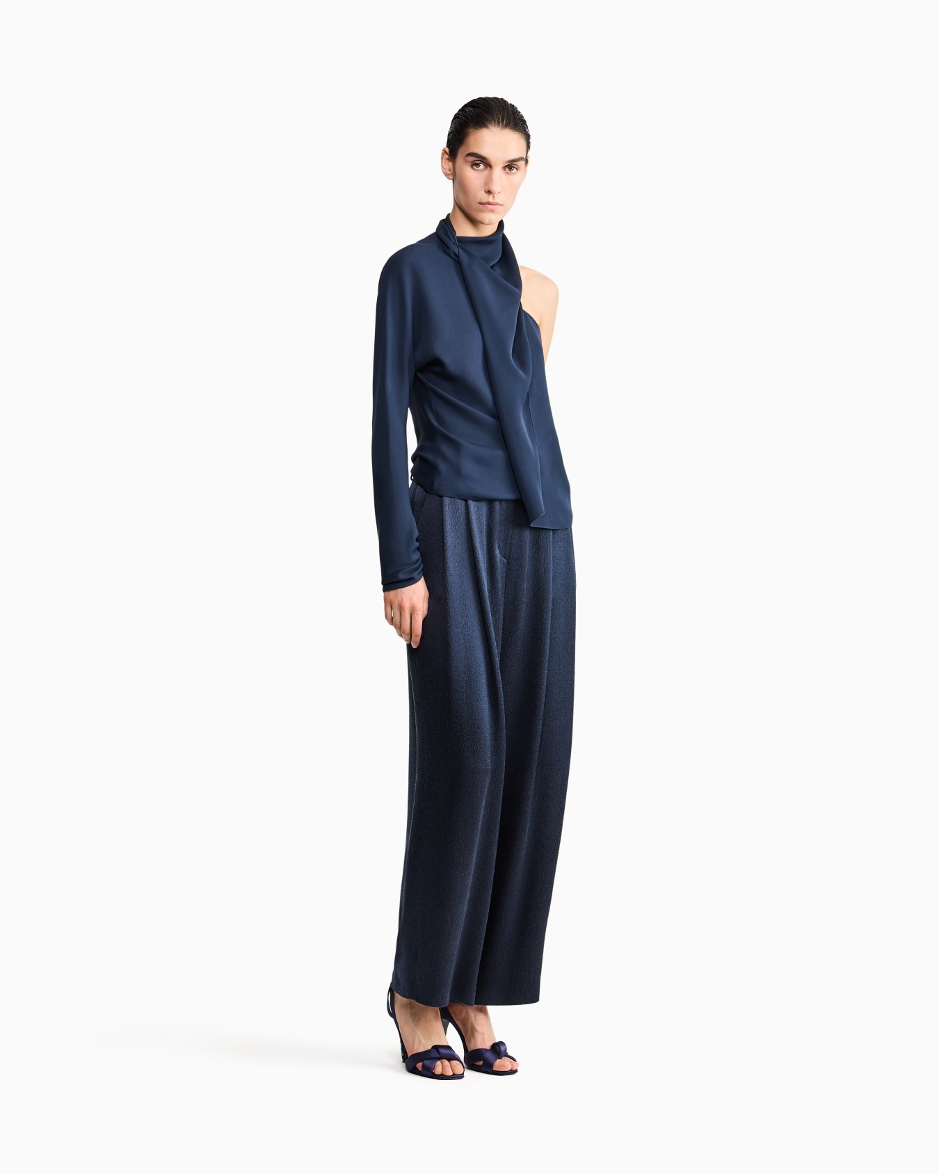 Trouser wide leg with two pleats in hammered satin Slide 1