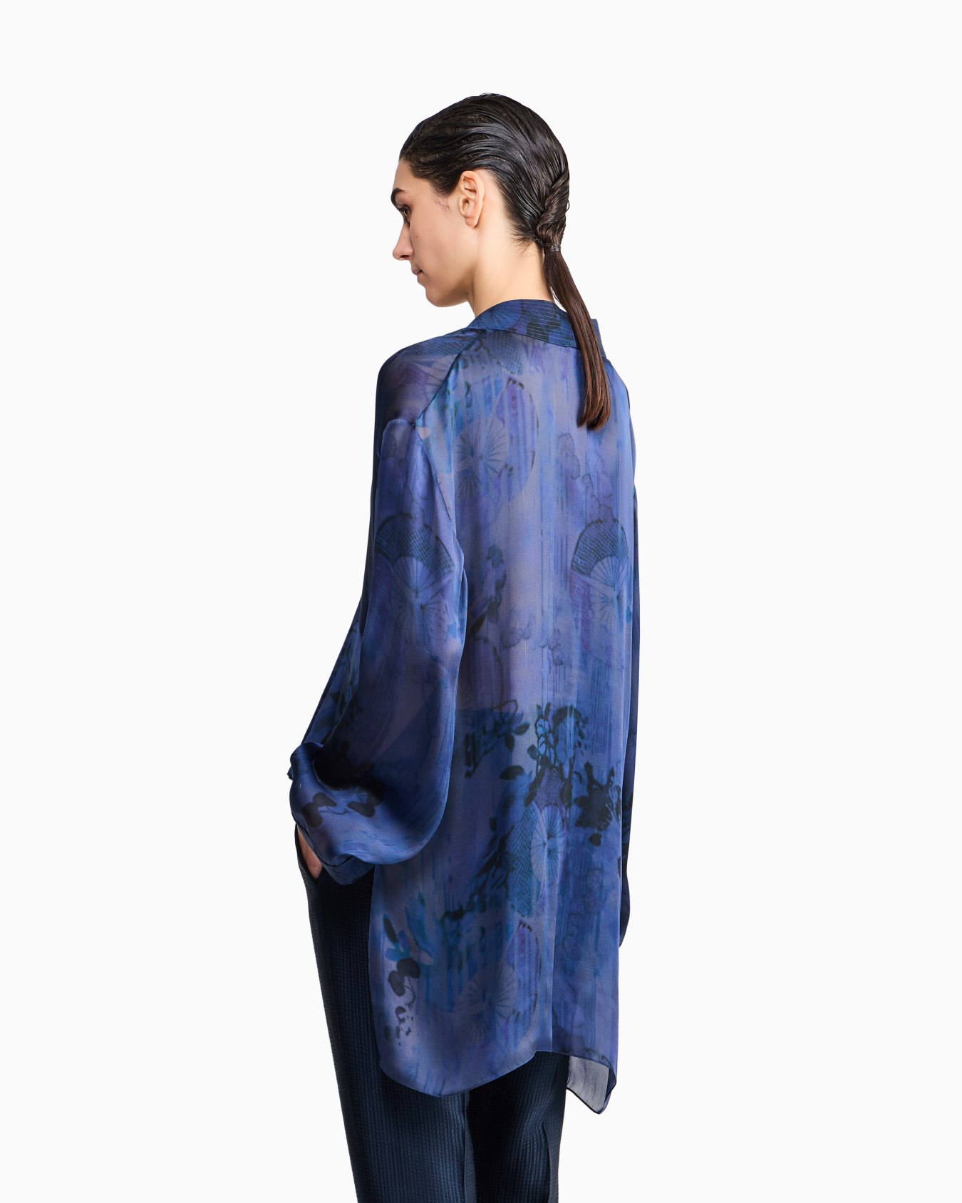 ウィメンズ アシンメトリー 花柄シルクシャルムーズシャツ スライドする 5