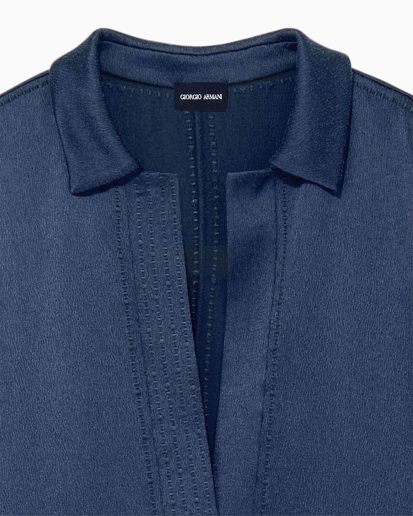 Camisa de raso con escote profundo y relieve geométrico Diapositiva 4