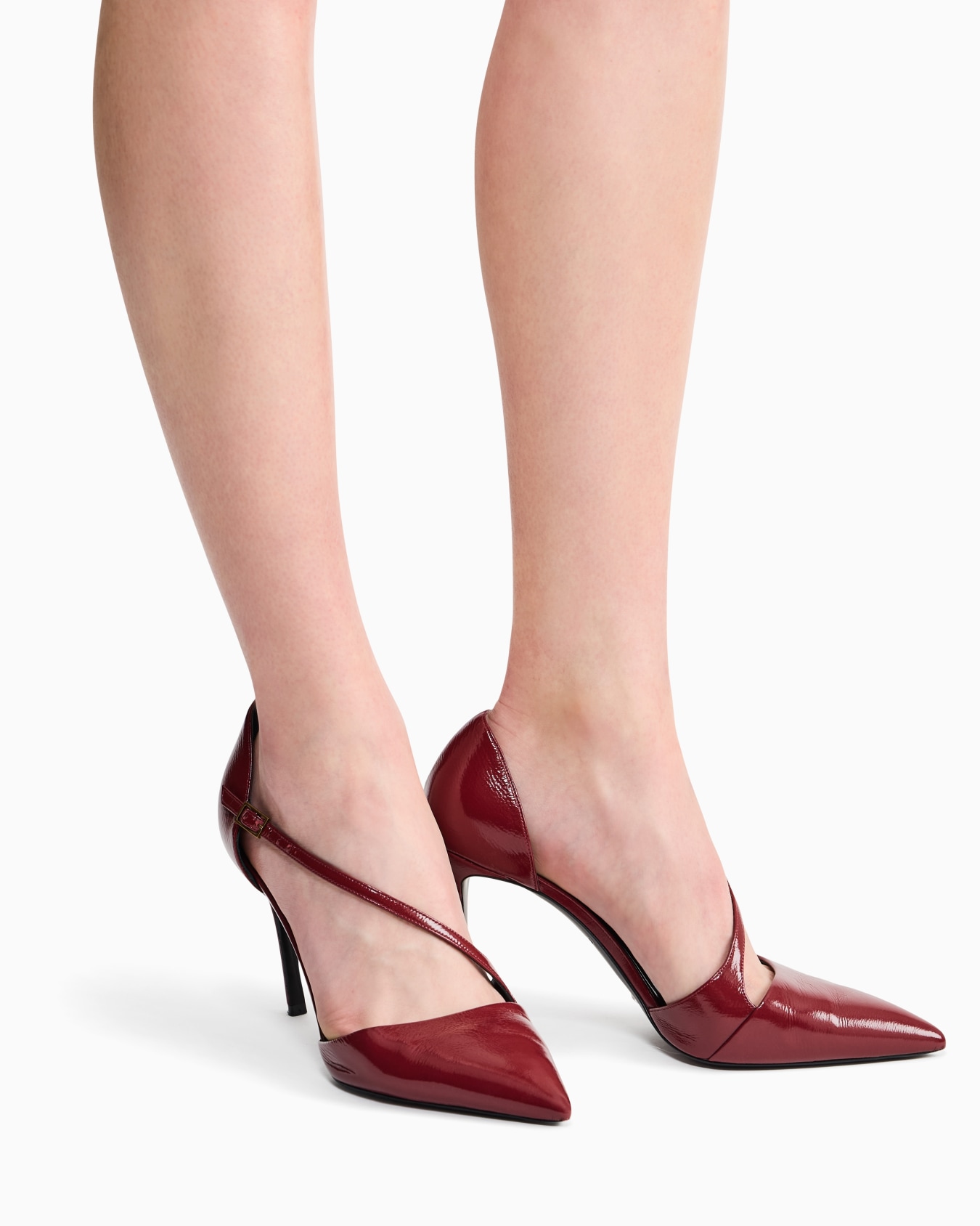 Pumps in patent leather with leather lining Slide 5