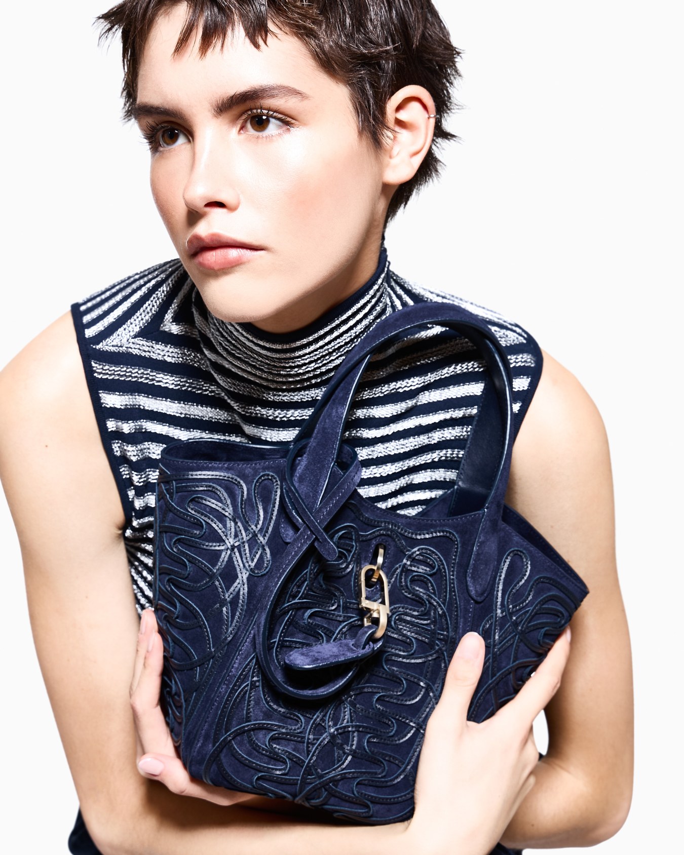 Ärmelloses Rollkragentop mit Streifen und Seitenschlitz Folie 3