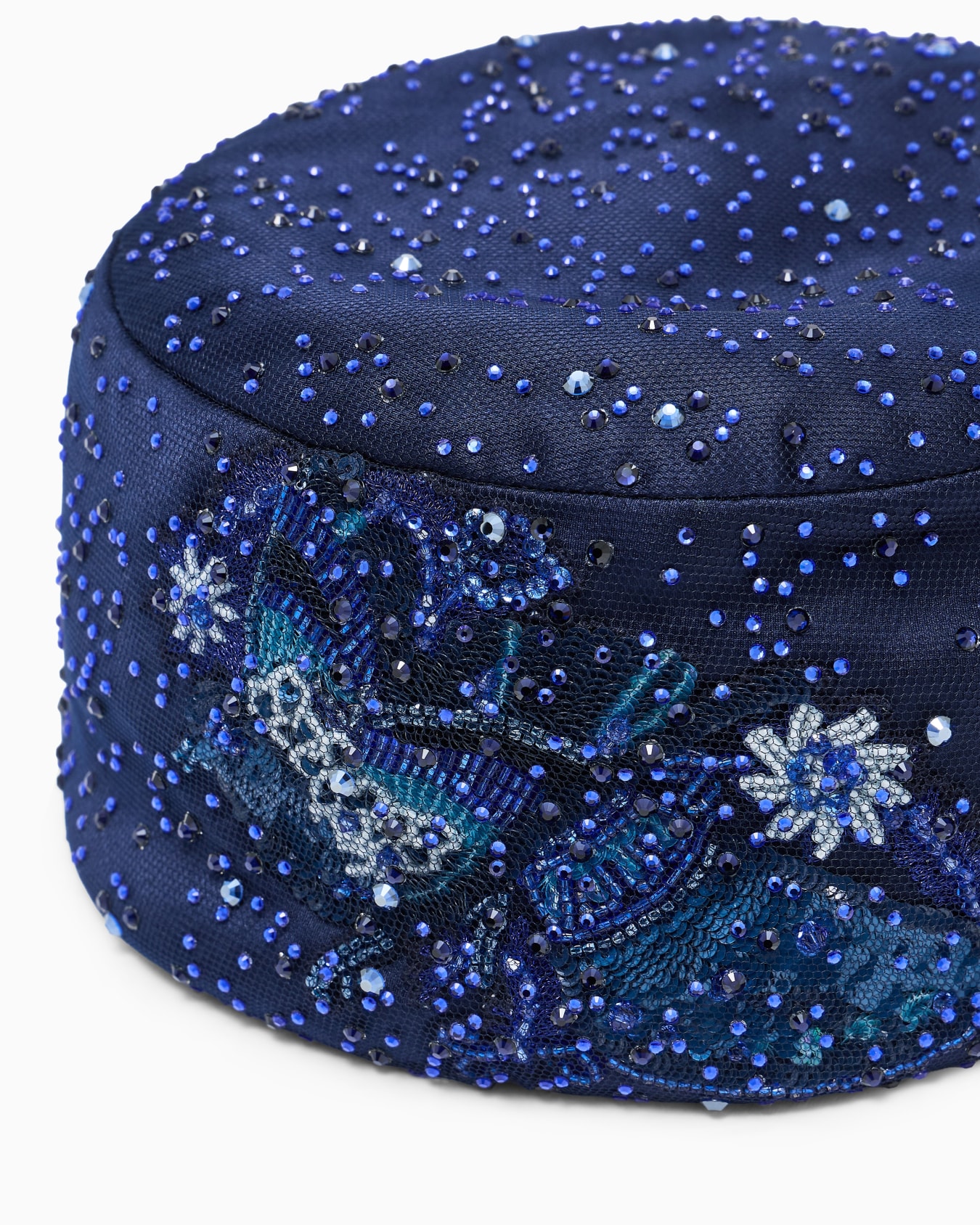 Gorra con diseño integral de strass Diapositiva 2