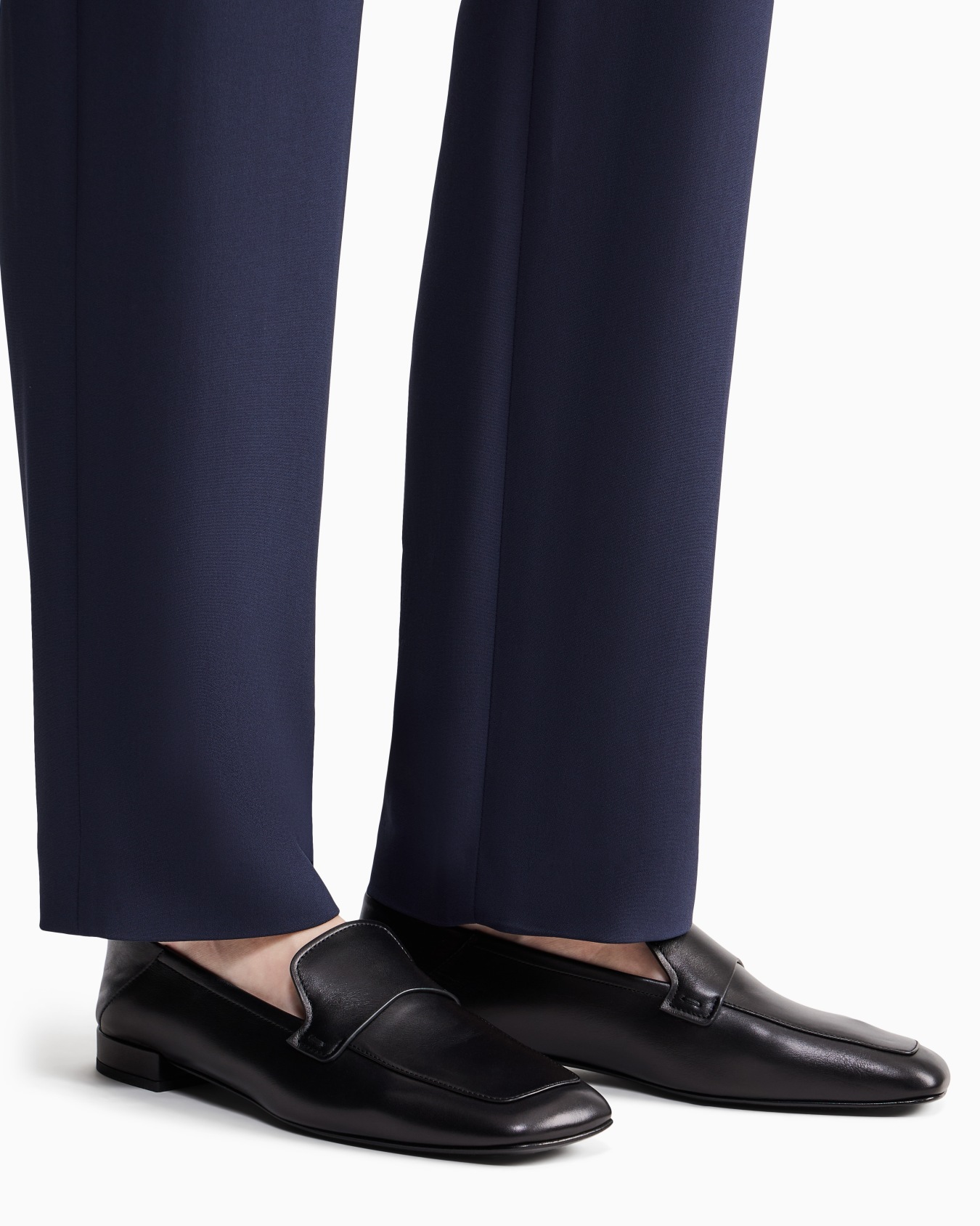 Loafer in leather with a leather sole Slide 6