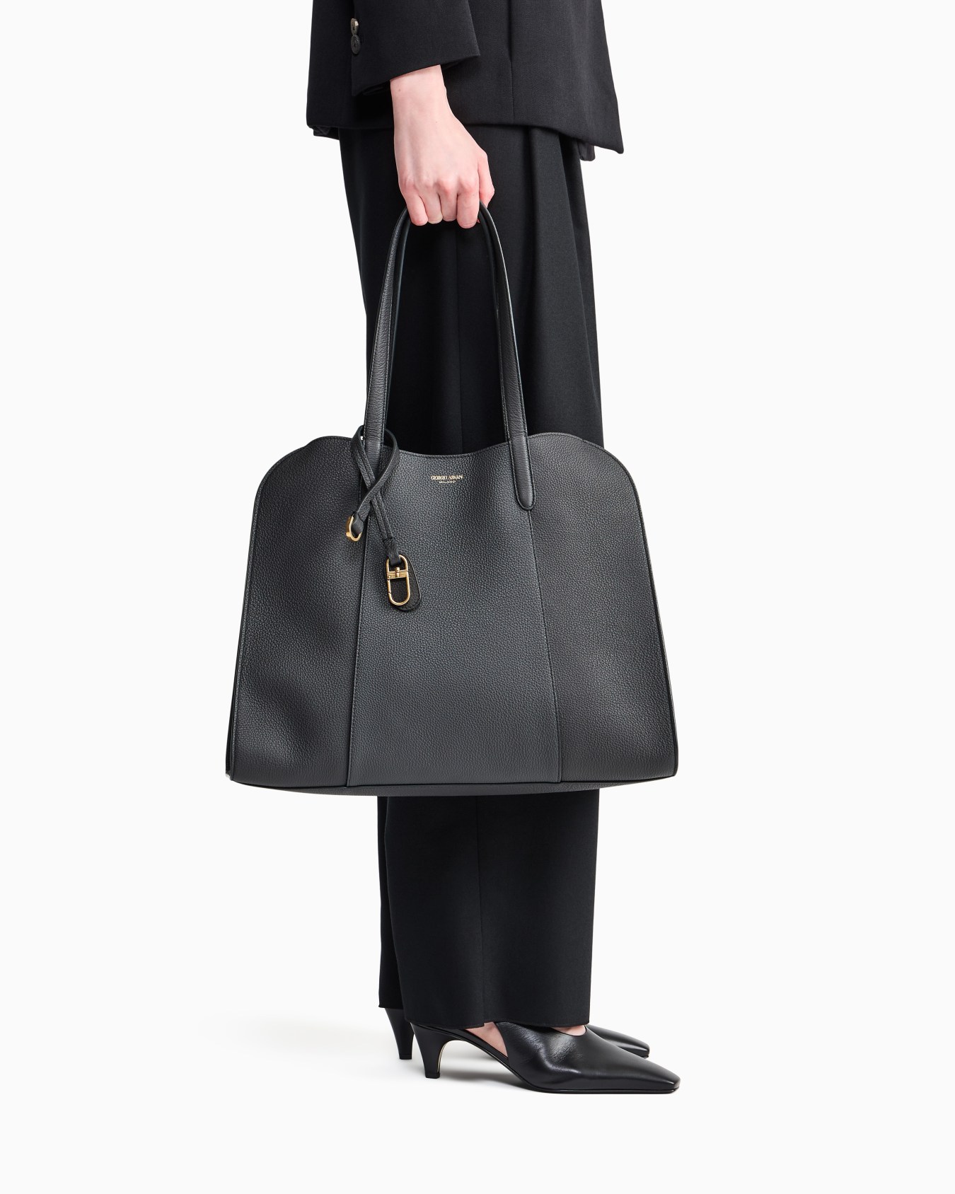 Shoulder bag in grained leather Slide 5