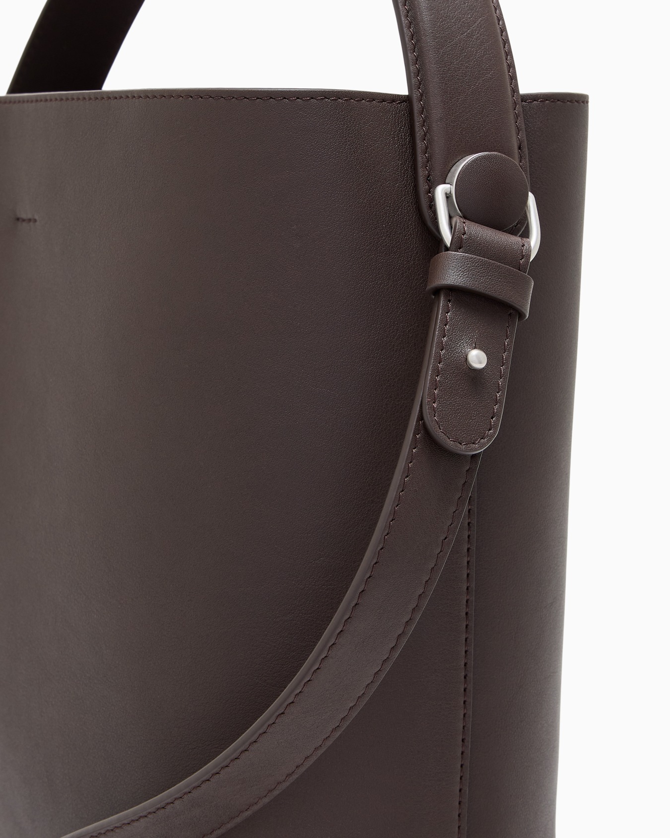 Shoulder bag in leather with split leather lining Slide 5