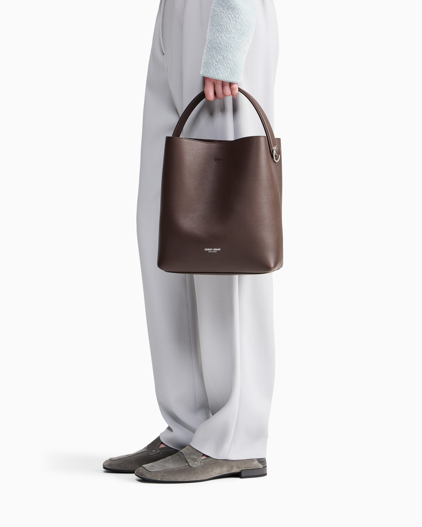 Shoulder bag in leather with split leather lining Slide 7