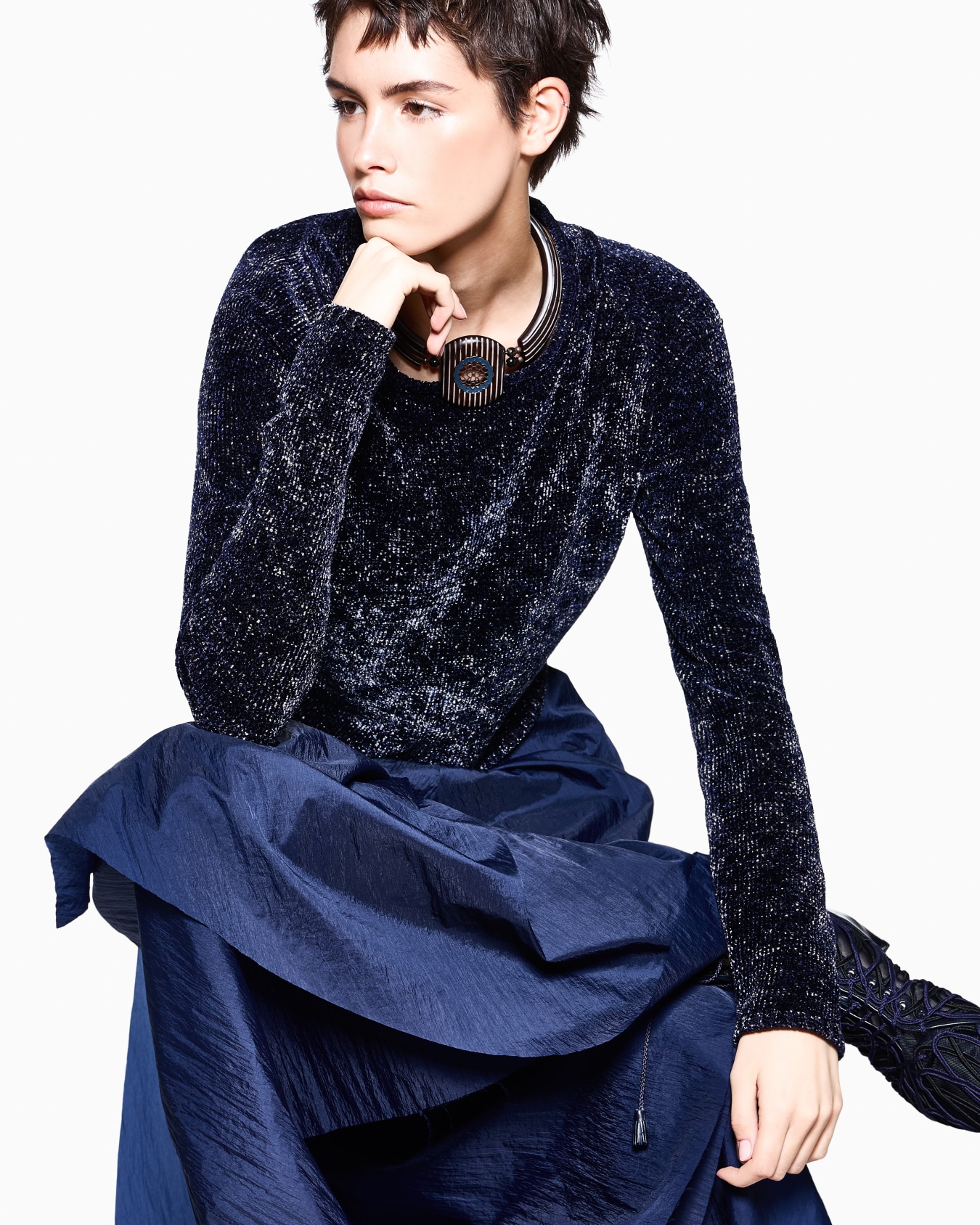 Necklace in polymethyl methacrylate with brass and resin Slide 2