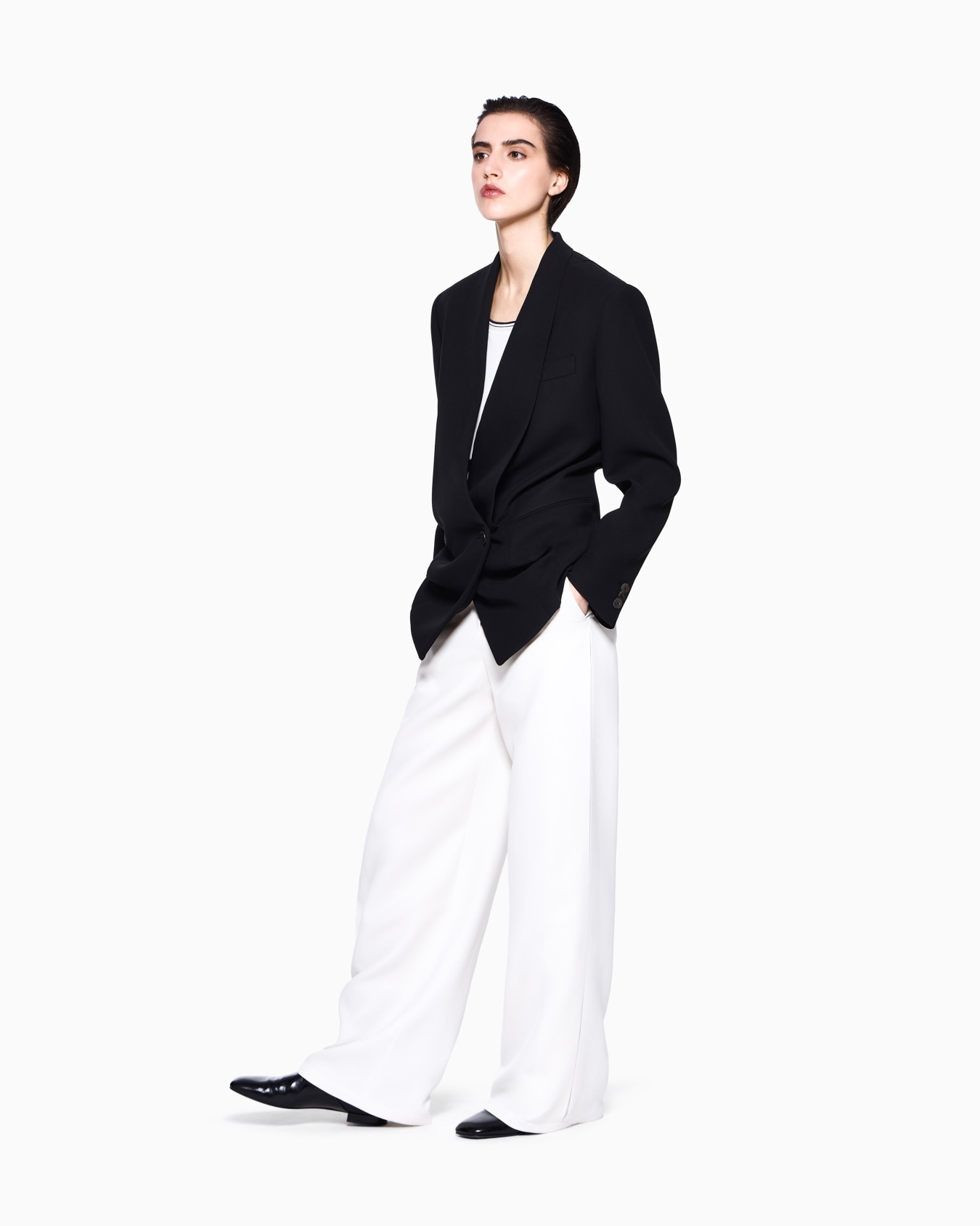 Blazer de cady de seda con solapas amplias y pliegues Diapositiva 1