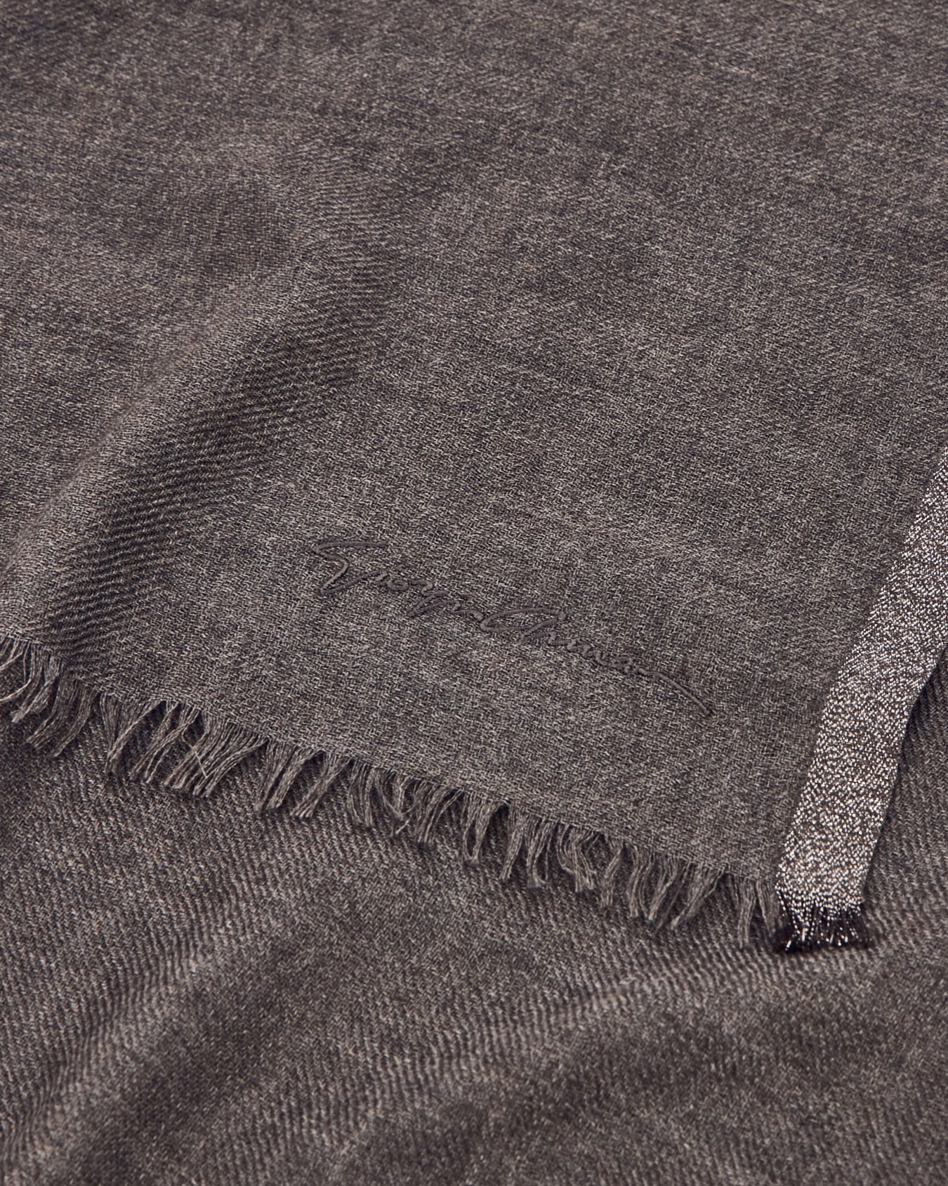 Stole in cashmere and silk with a shiny viscose border Slide 1