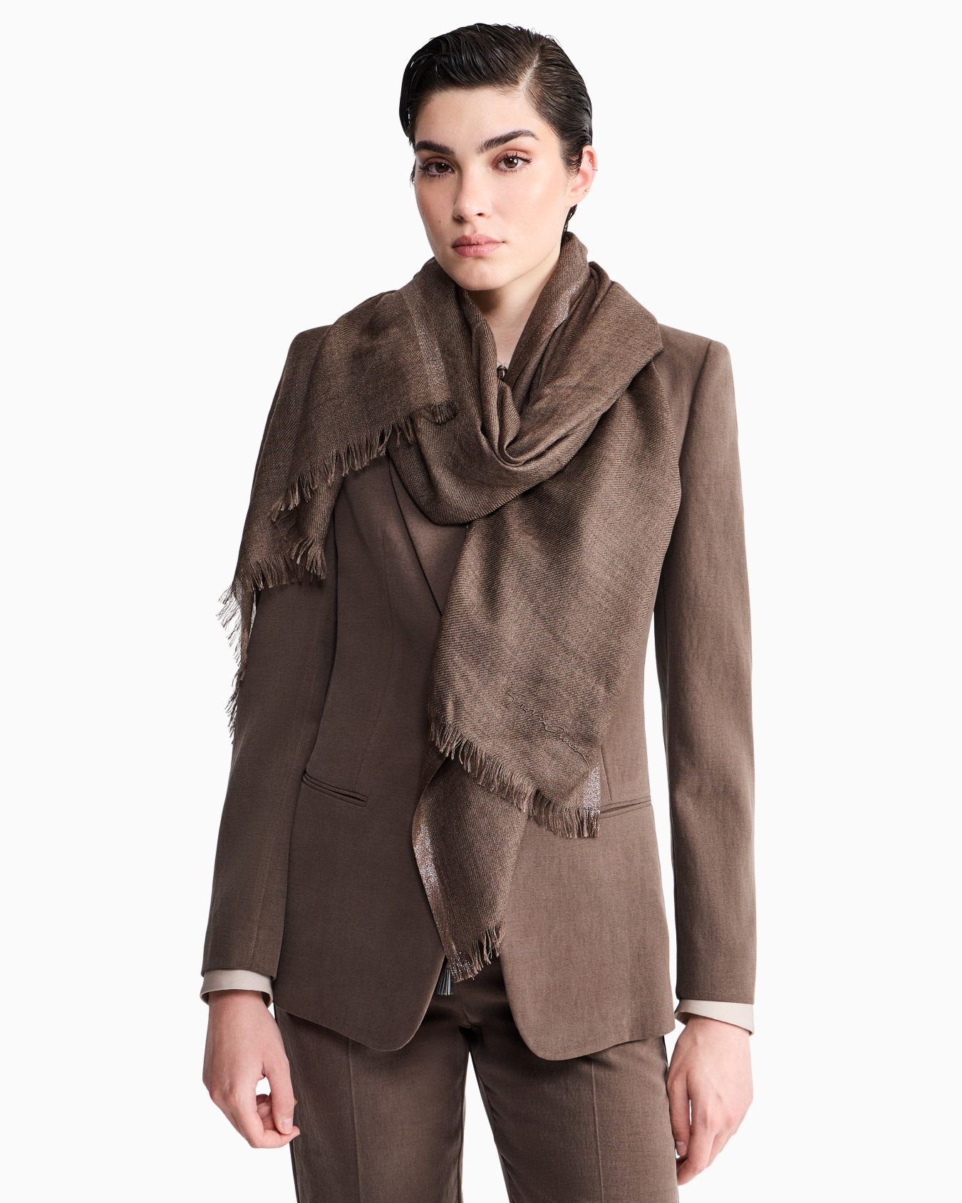 Stole in cashmere and silk with a shiny viscose border Slide 2