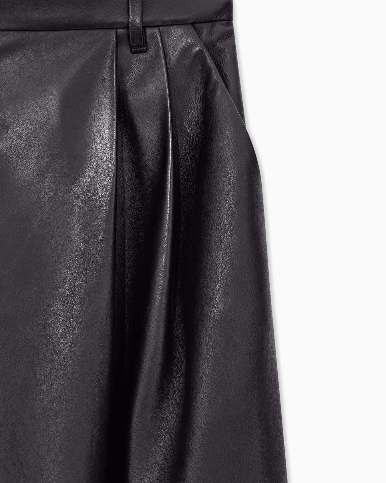 Trousers with wide pleats in nappa leather Slide 3