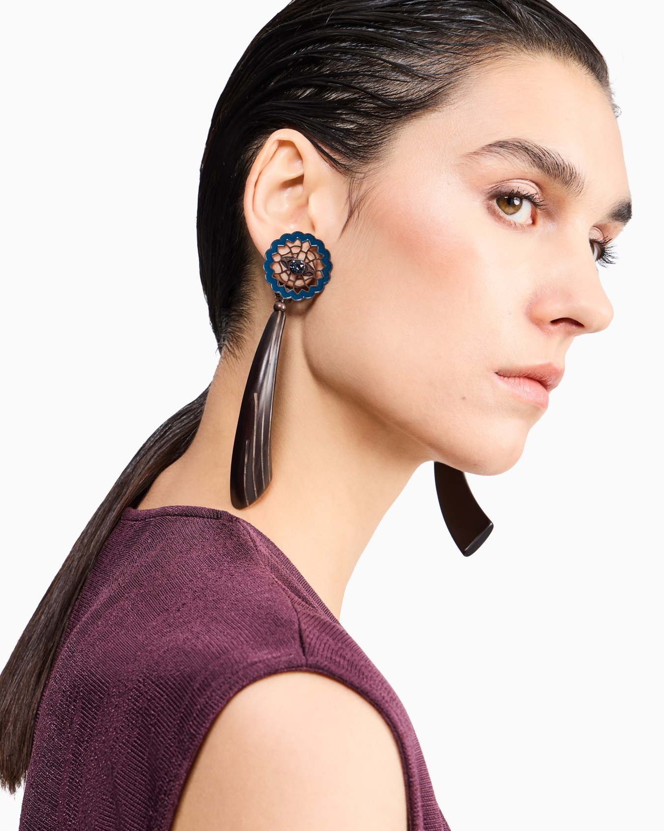 Hängeohrringe aus Messing mit Kristall und Sichelform Folie 2