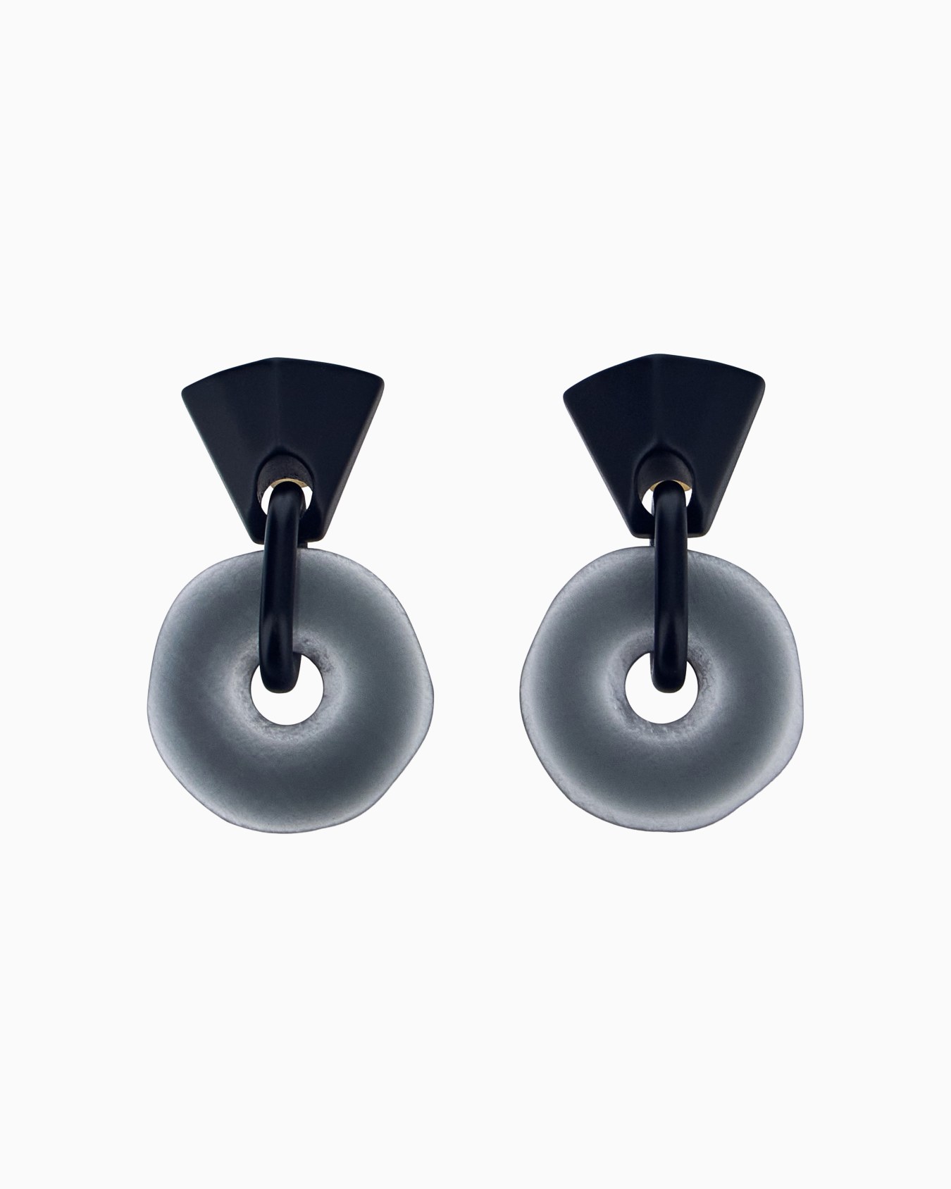 Pendientes geométricos de metacrilato mate y latón Diapositiva 0
