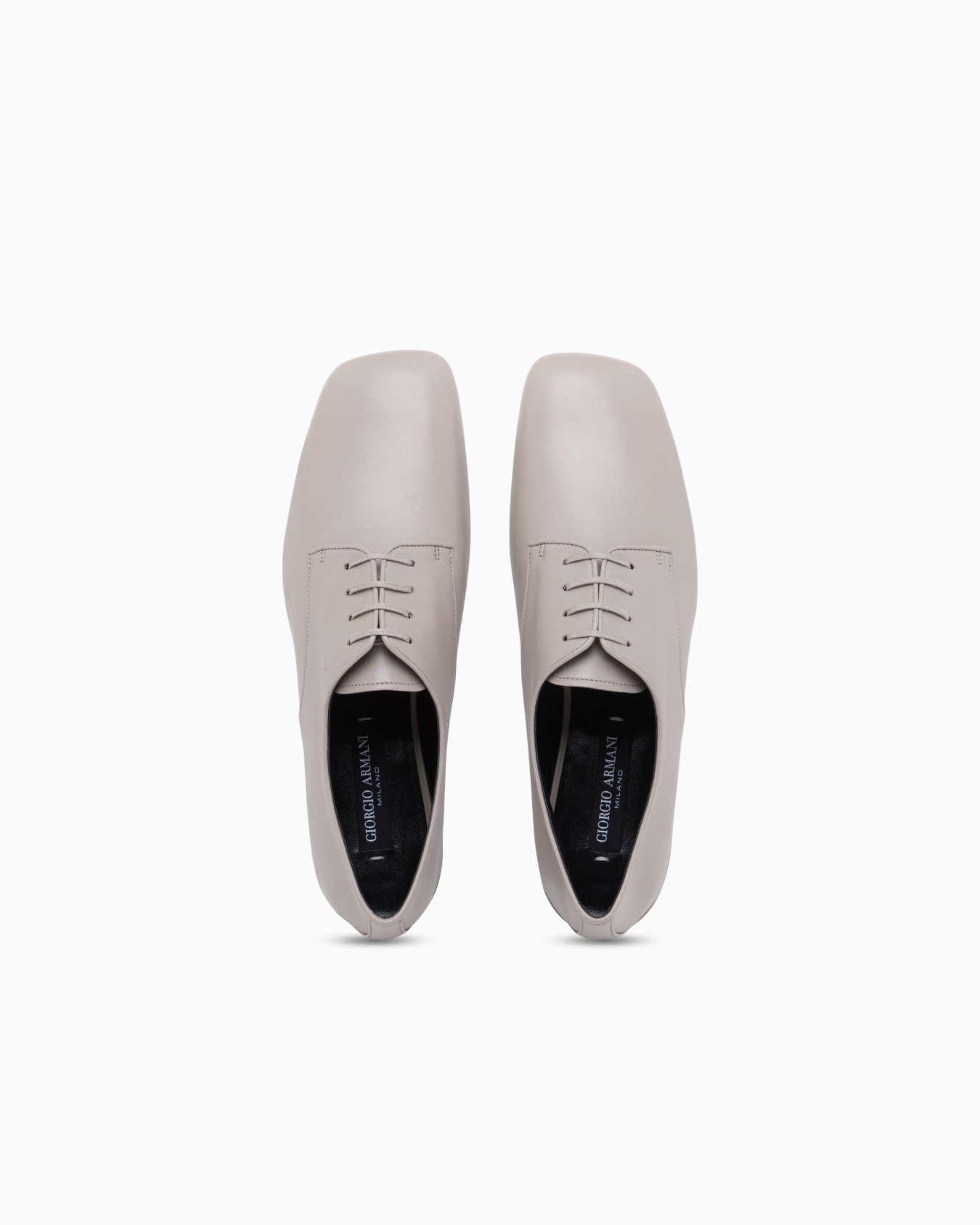 Laced shoe in leather with a leather sole 슬라이드 2