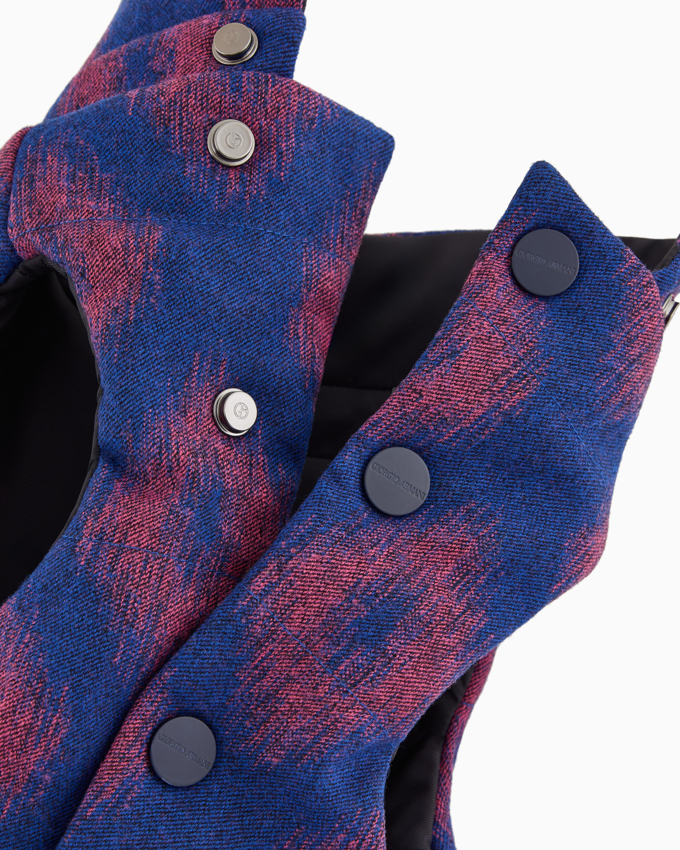 Poldo x Giorgio Armani Jacquard-Flanell-Hundemantel in Ikatwebung Folie 6