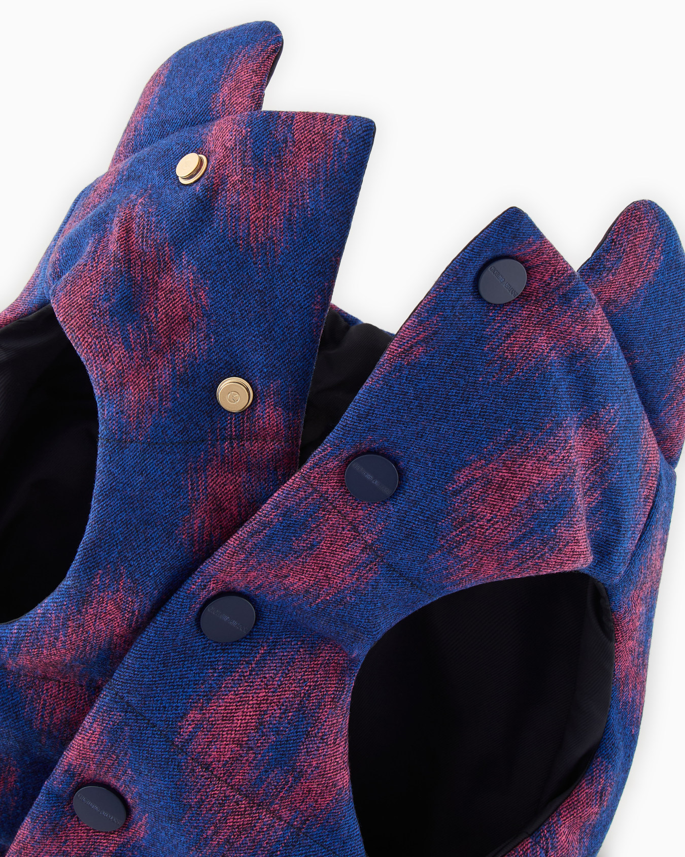 Poldo x Giorgio Armani Jacquard-Flanell-Hundemantel in Ikatwebung Folie 1