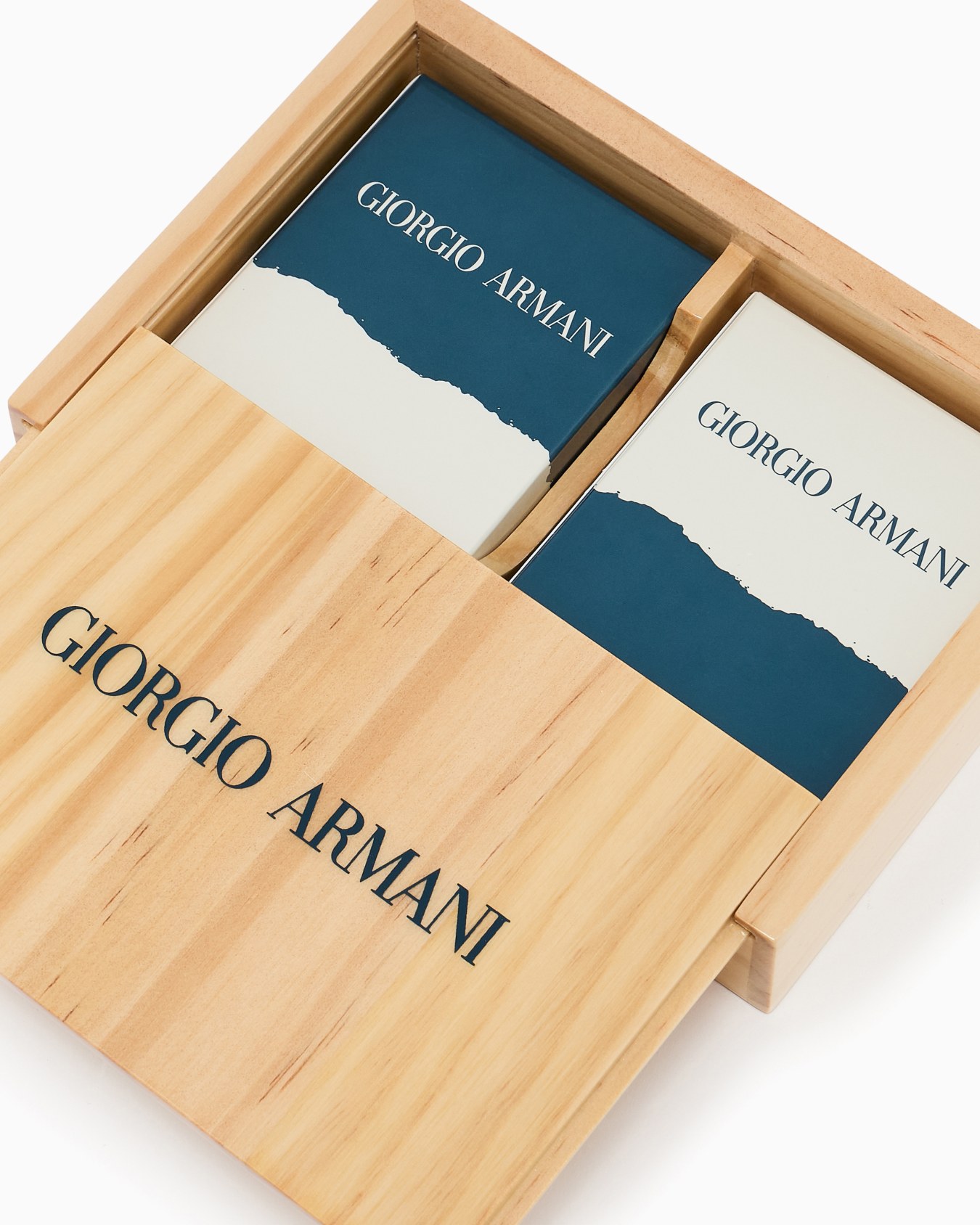 Set due mazzi di carte Giorgio Armani Mare Slide 1