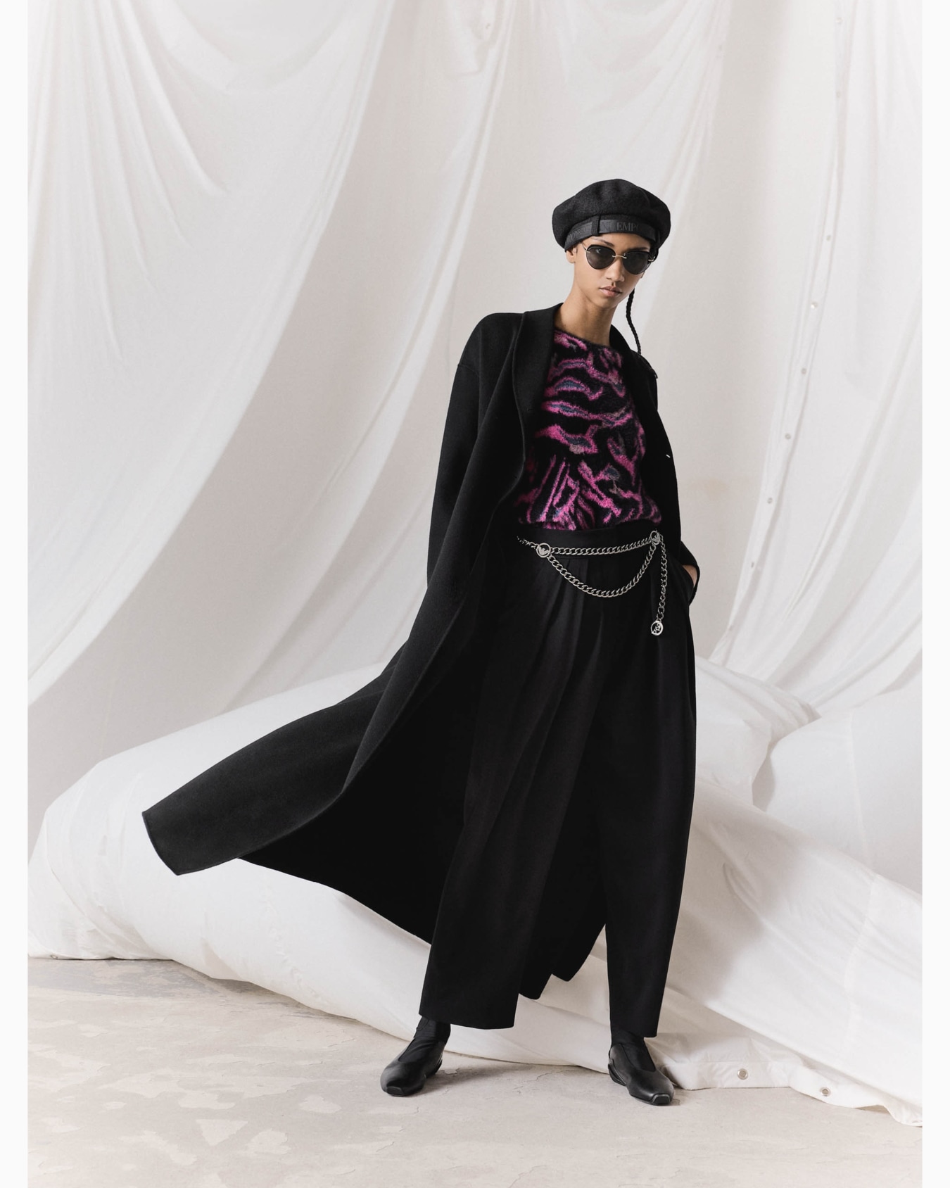 Long wool cloth coat with off-centre closure and belt Slide 6