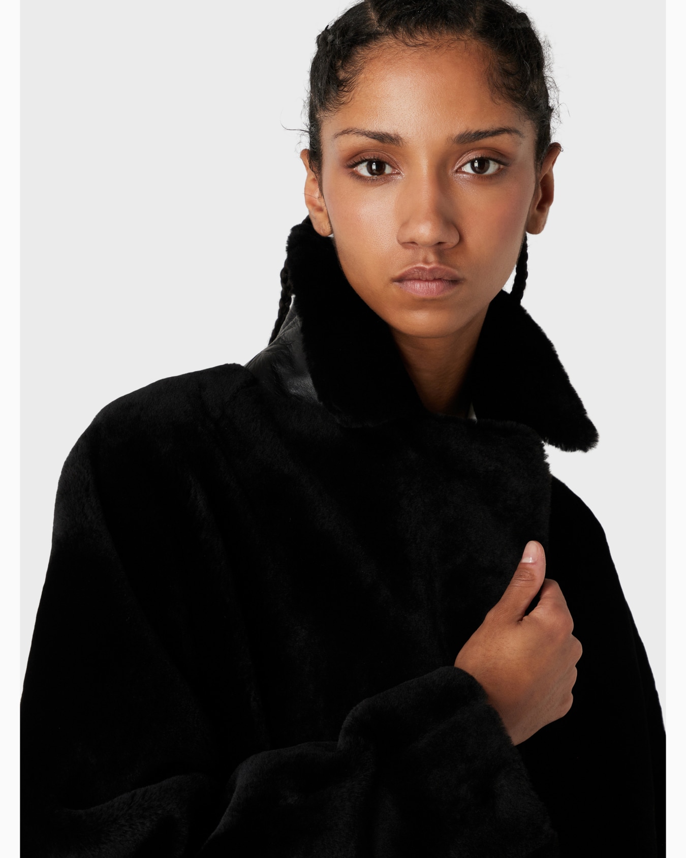 Oversized sheepskin coat lapels in Spanish Merino lamb shearling Slide 5