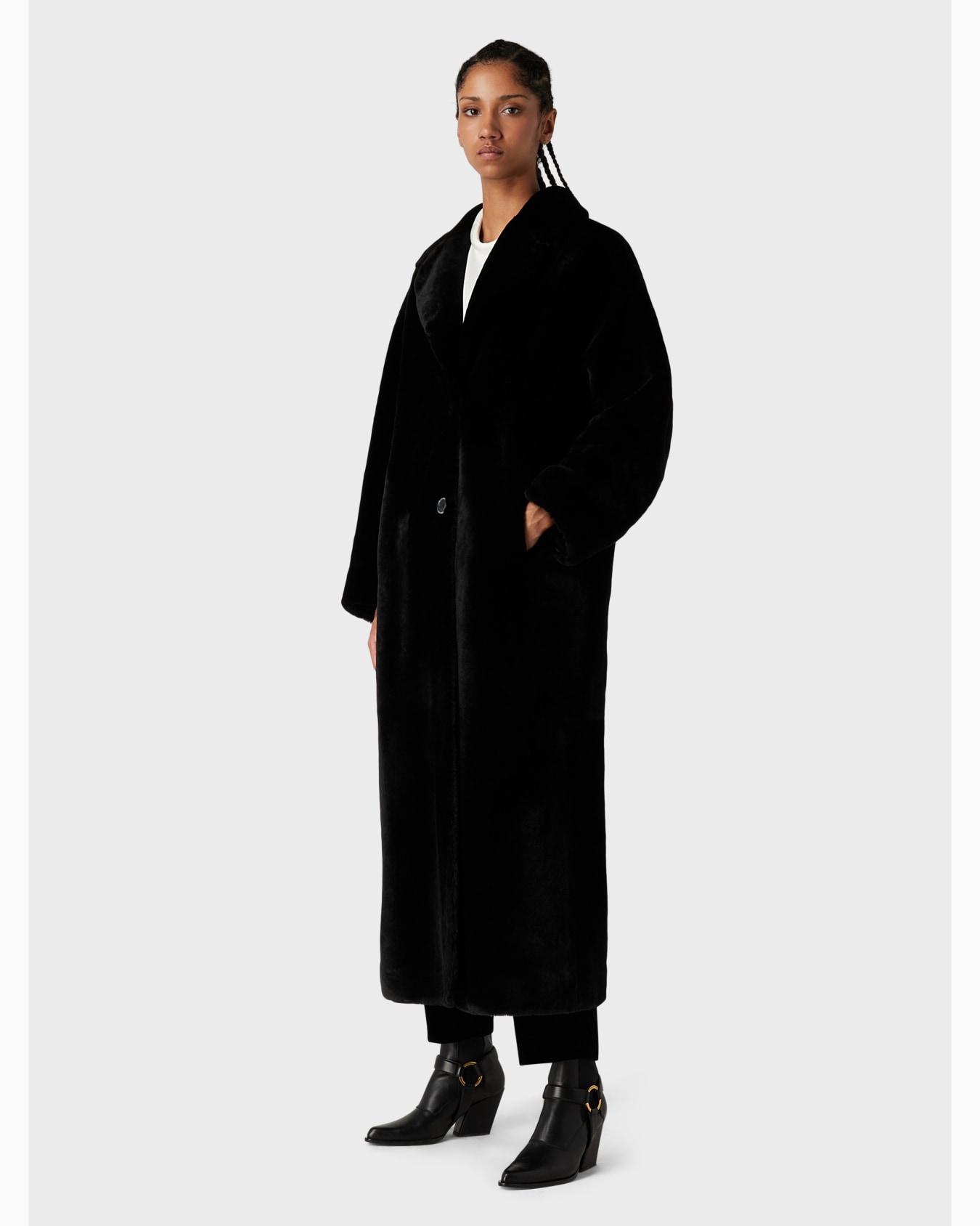 Oversized sheepskin coat lapels in Spanish Merino lamb shearling Slide 2