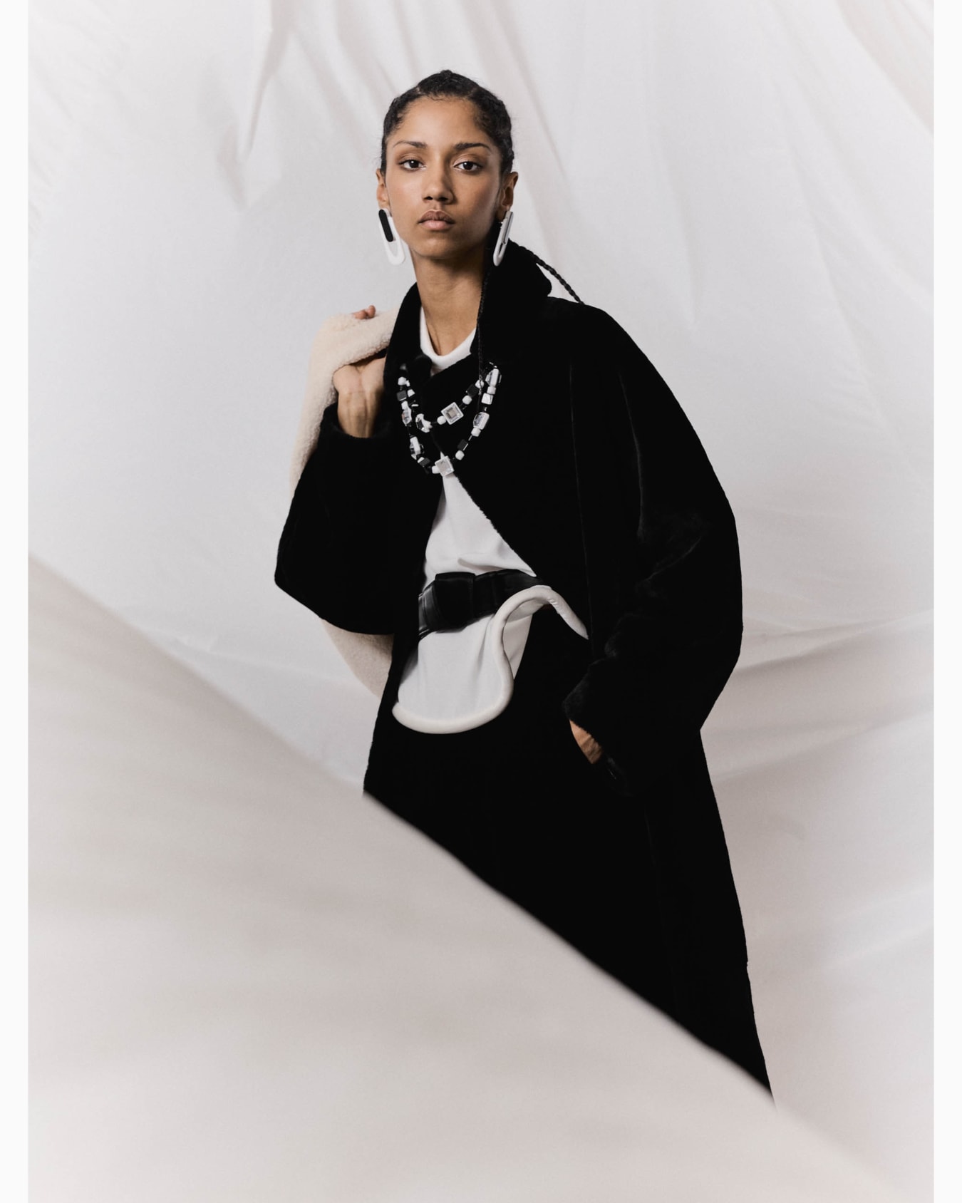 Oversized sheepskin coat lapels in Spanish Merino lamb shearling Slide 6