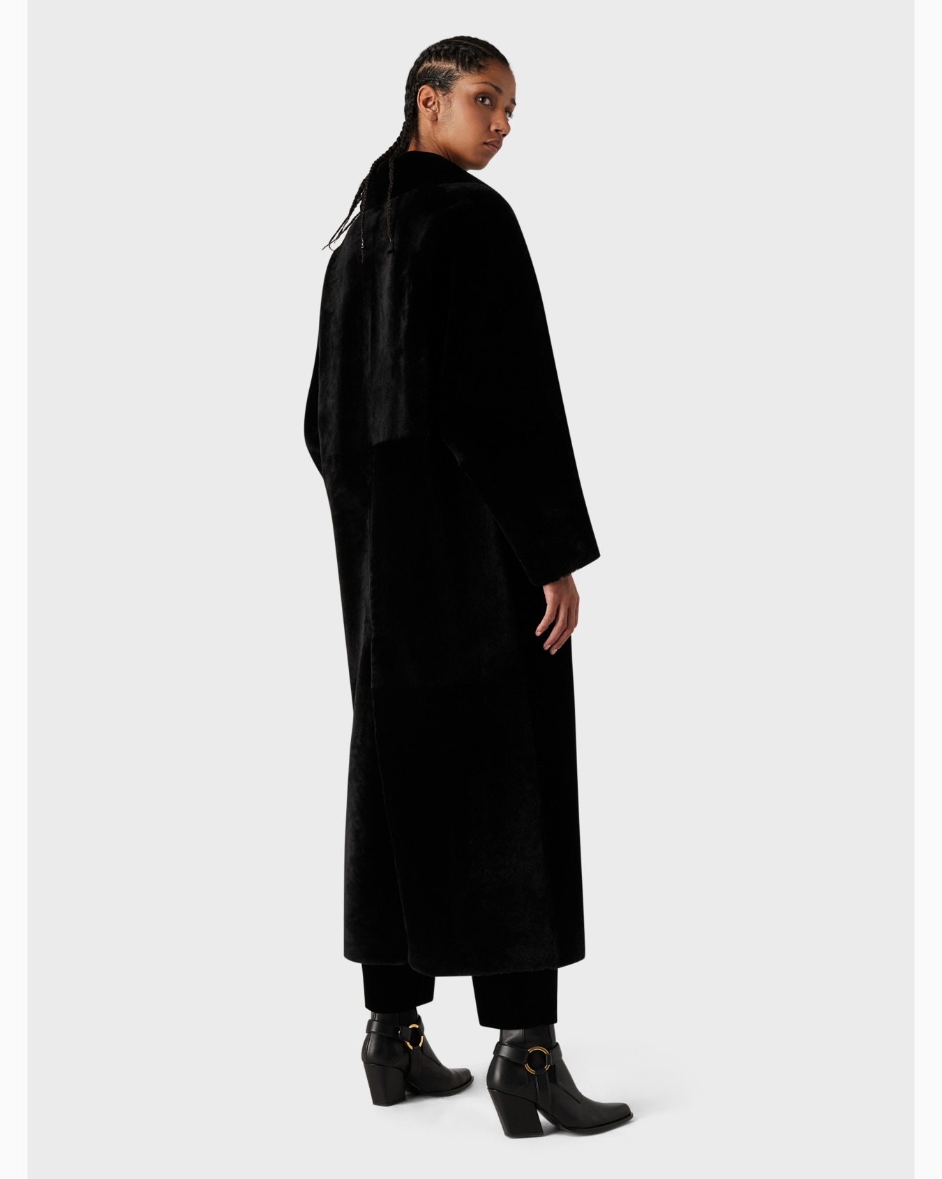 Oversized sheepskin coat lapels in Spanish Merino lamb shearling Slide 3