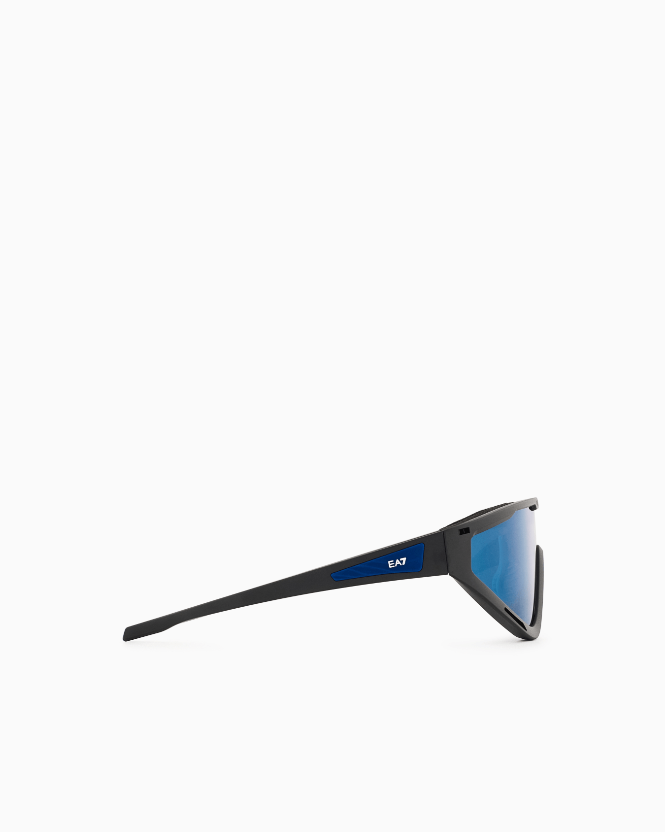 Unisex sunglasses in an asymmetrical shape Slide 2